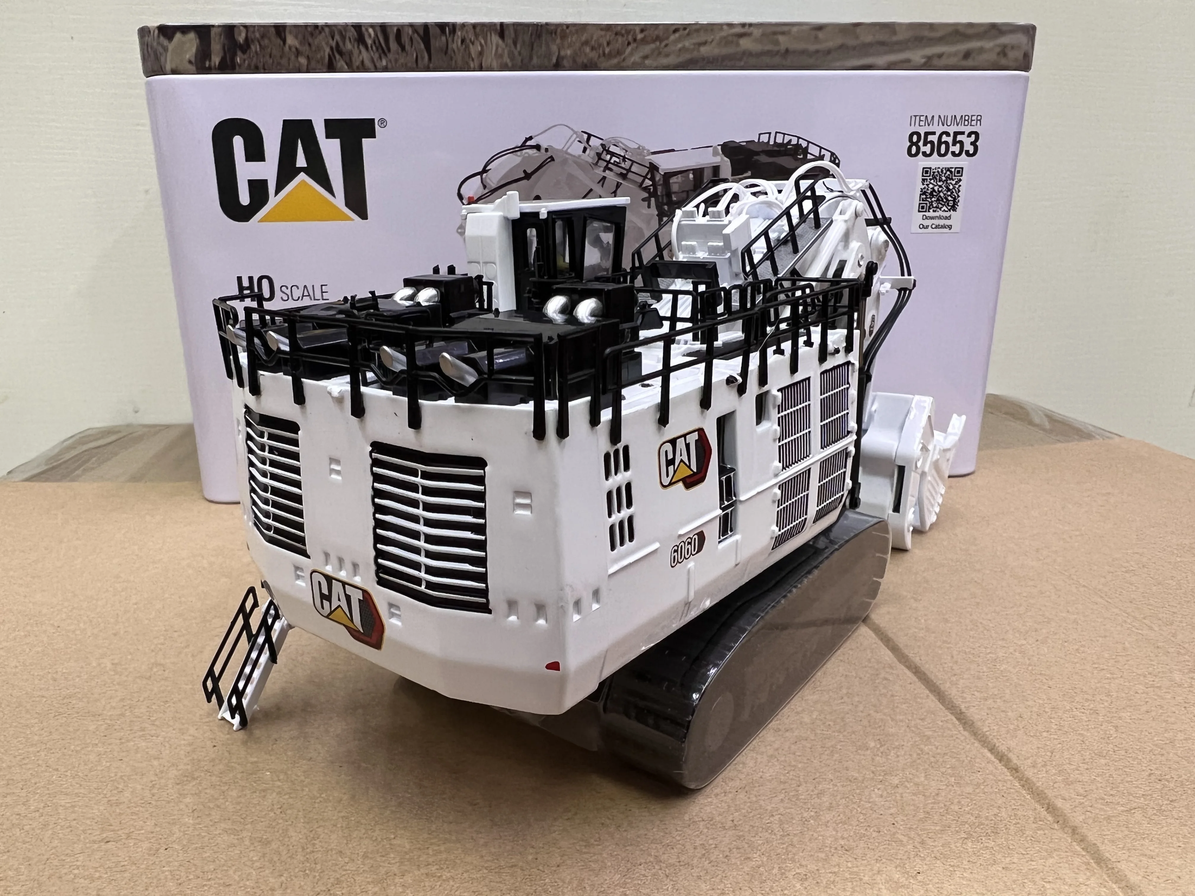 DM 1:87 Scale Caterpillar 6060FS Hydraulic Mining Shovel Engineering Machinery Diecast Toy Model Gift 85653 for Collection