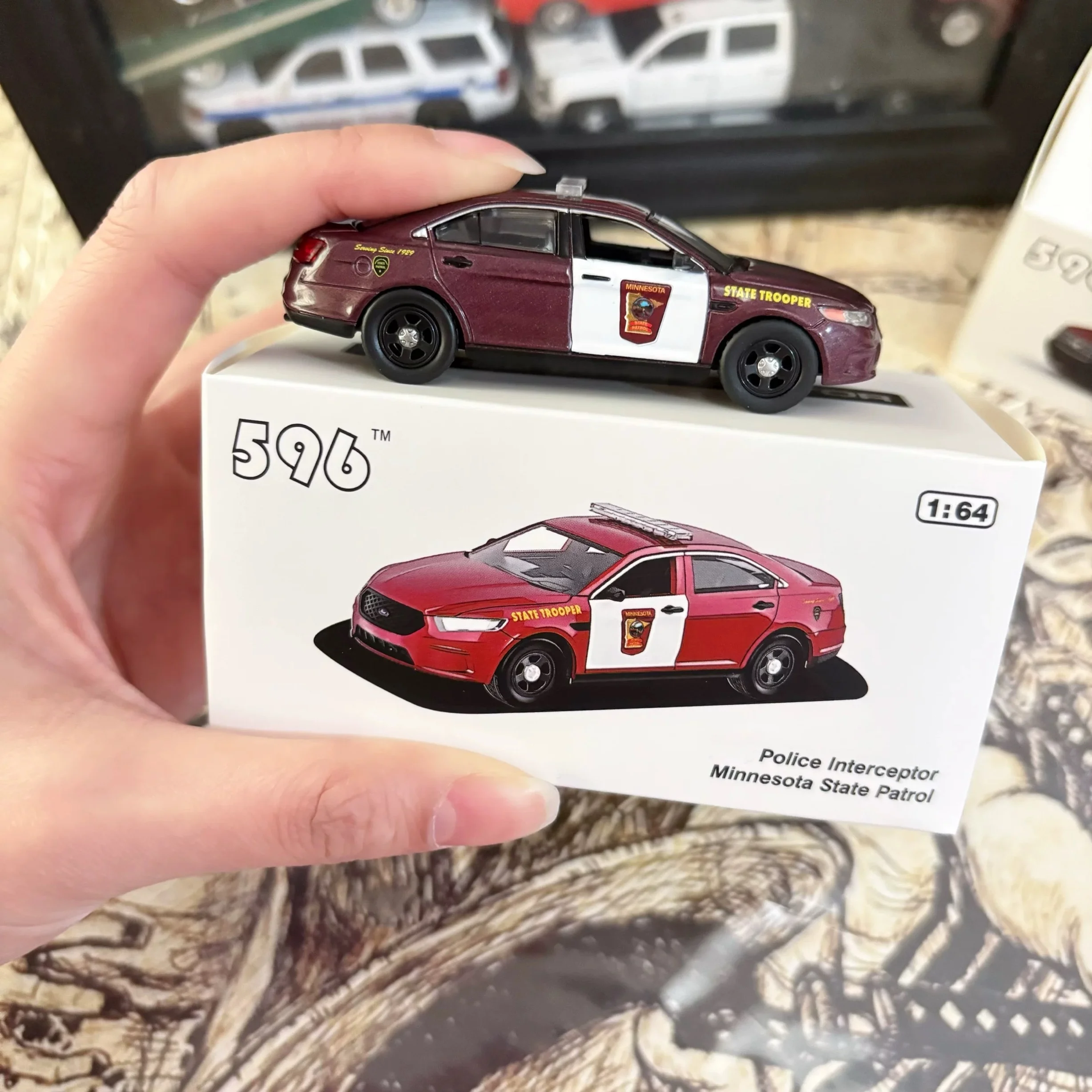 

596 1:64 Ford Taurus Minnesota State Trooper painted car model