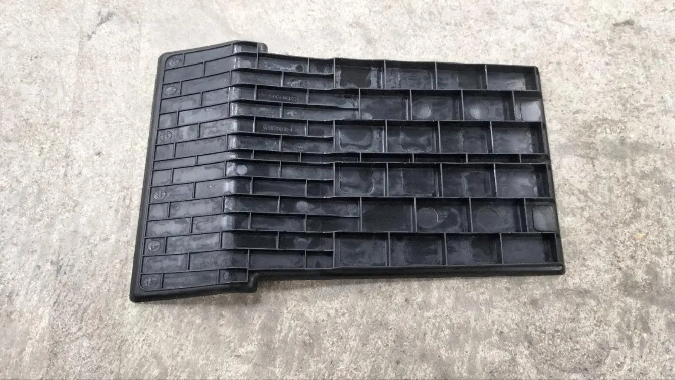 

For BYD Atto 3 Armrest Storage Box Divider Mat SC2EM-5305214A