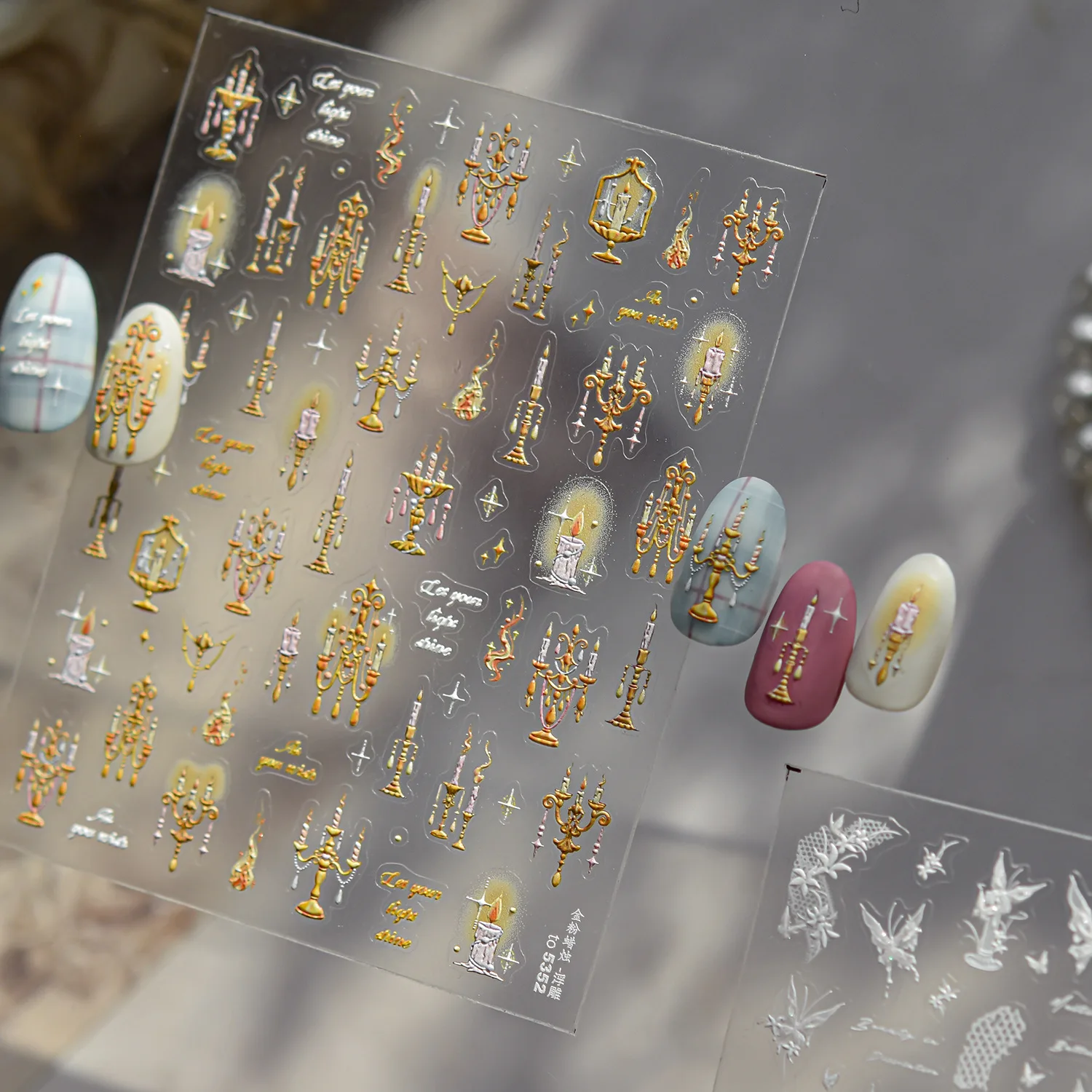 トレンディな蝶のキャンドルスティックネイルアートアクセサリーステッカー 5D エンボスネイルステッカー自己粘着マニキュア 3D 装飾デカール