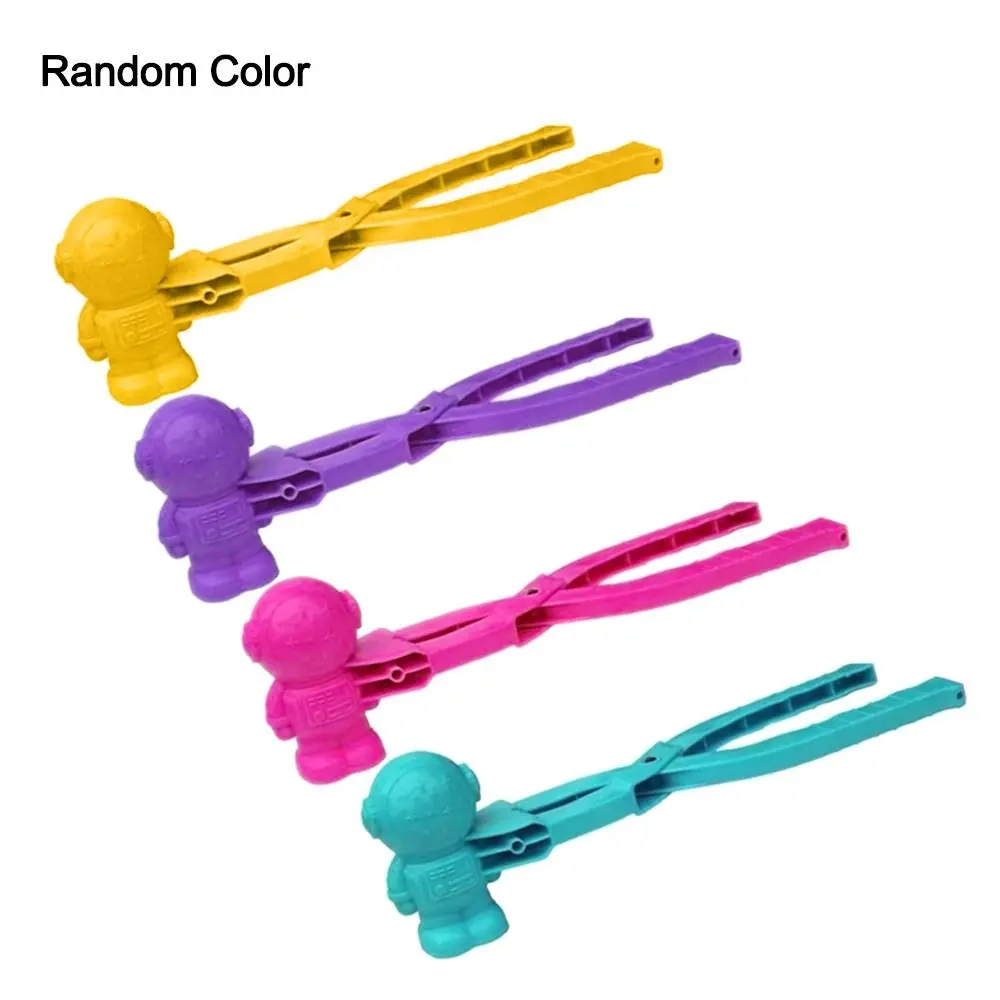 Leuke Plastic Winter Sneeuw Speelgoed Willekeurige Kleur Voetbal Vormige Sneeuwbal Clip Sneeuwbal Maker Tool Kids Gift