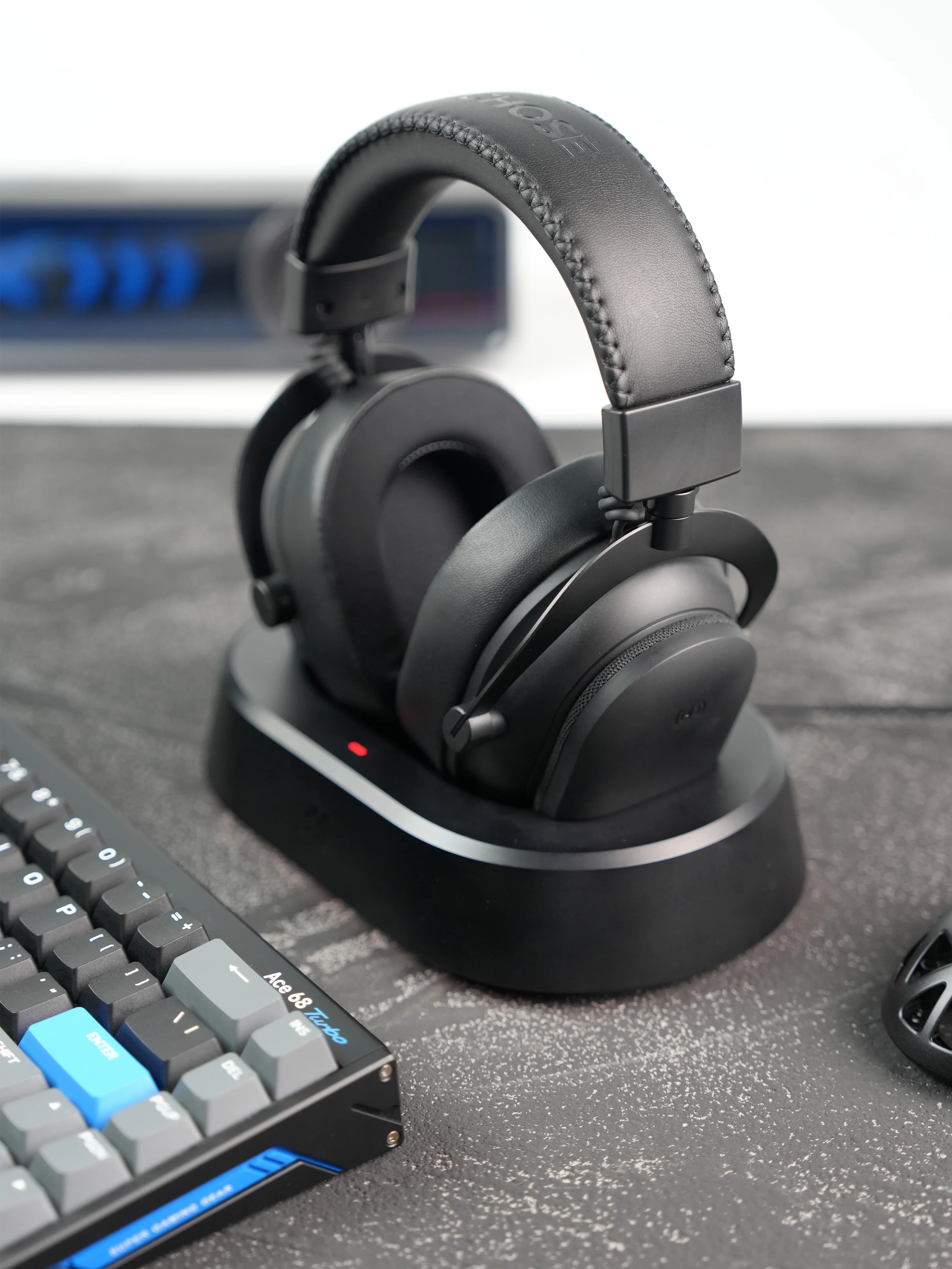 MCHOSE V9 Turbo+ Magnetisches Kabelloses Gaming-Headset 7.1 Surround Sound 90 ° Schwenkbare Ohrmuscheln 60mm Geringe Latenz RGB Magnetisches Aufladen – Detail 15