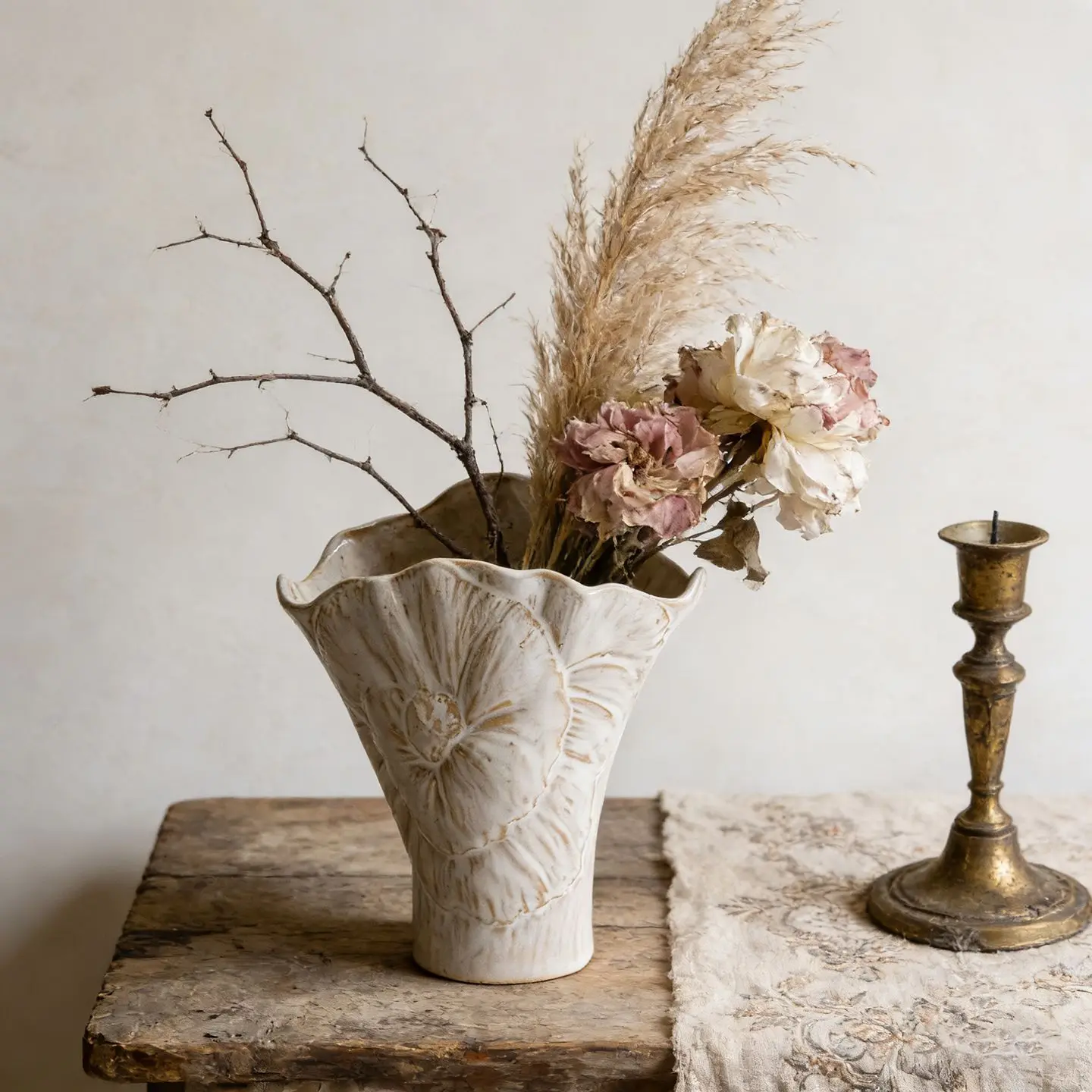 Floral Petal Relief Ceramic Vase Bookshelf Entryway Decor Modern Nordic Art Flower Pot Wabi Sabi Dried Floral Table Ornament