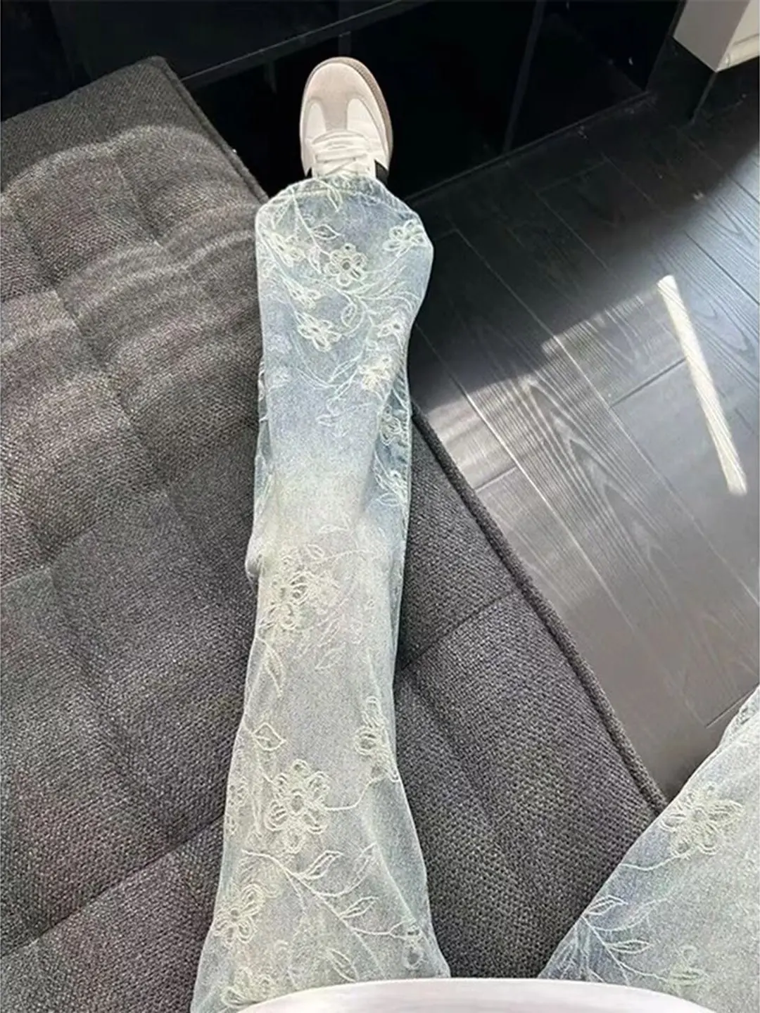 

Светло-голубые мужские джинсы с цветочной вышивкой, свободные повседневные прямые брюки с легким расклешением, осенняя одежда для подростков