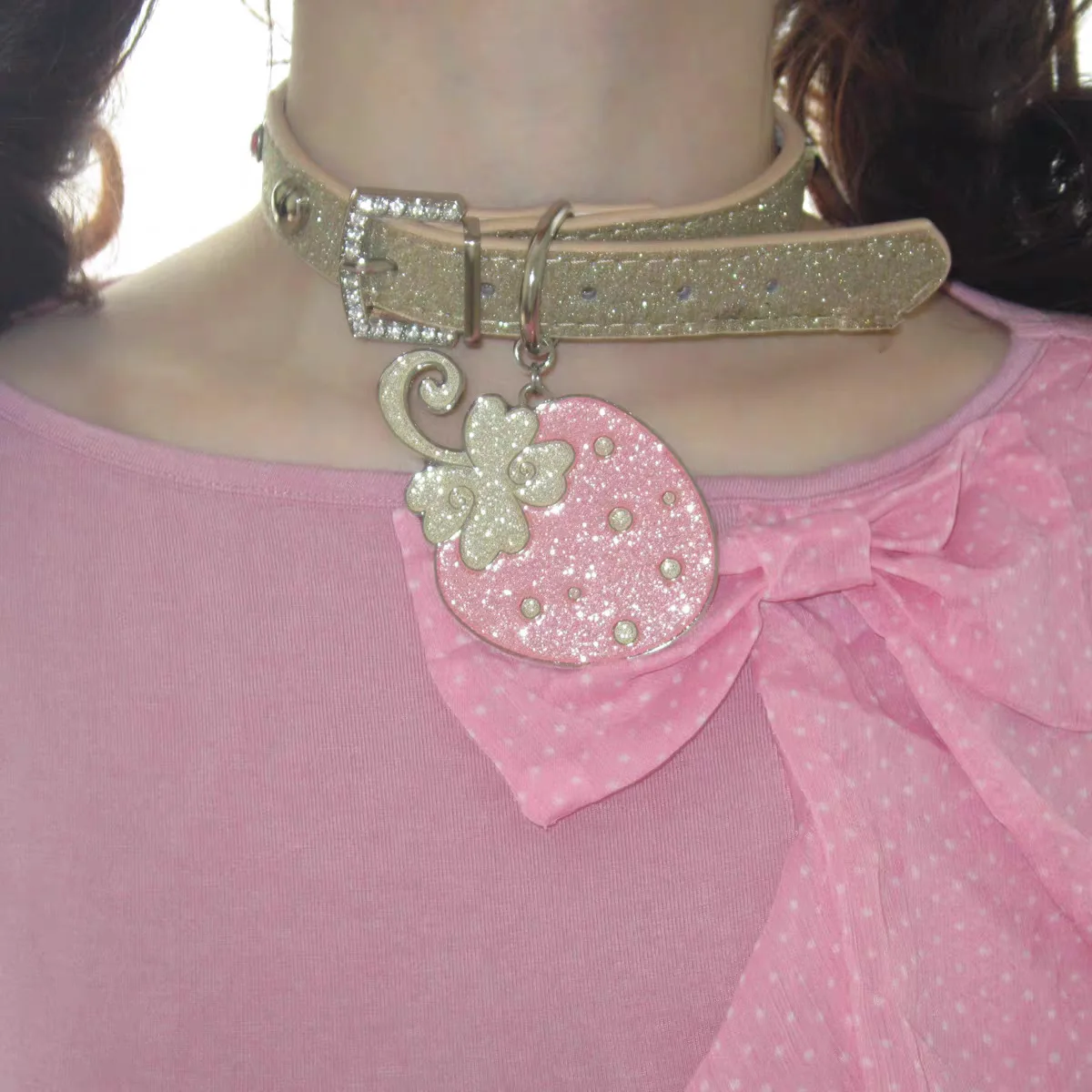 Punk Harajuku Niche design sense Temperament Personality Fashion Strawberry Leather Stainless steel Necklace Clavicle chain