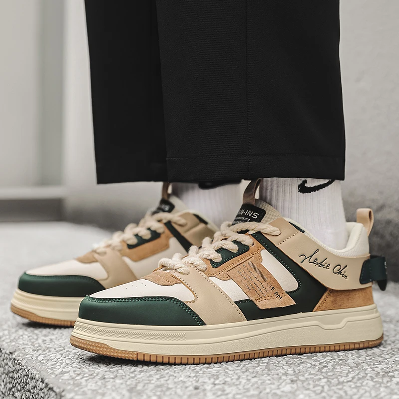 Scarpe da ginnastica da uomo nuove Scarpe da skateboard sportive casual alla moda Scarpe basse da jogging comode e traspiranti da esterno Scarpe da tennis maschili