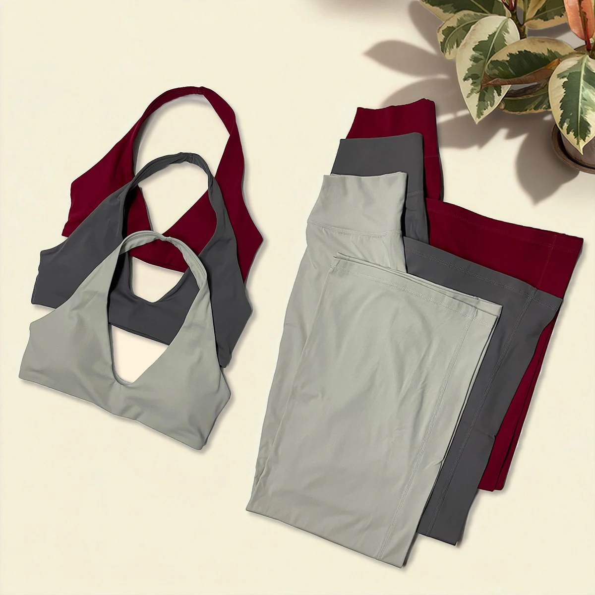 ensemble-de-sport-softmotion-2-pieces-pour-femmes-ete-2026-bas-a-jambe-droite-et-haut-dos-nu-avec-soutien-gorge-integre-vetements-de-sport-pour-femmes