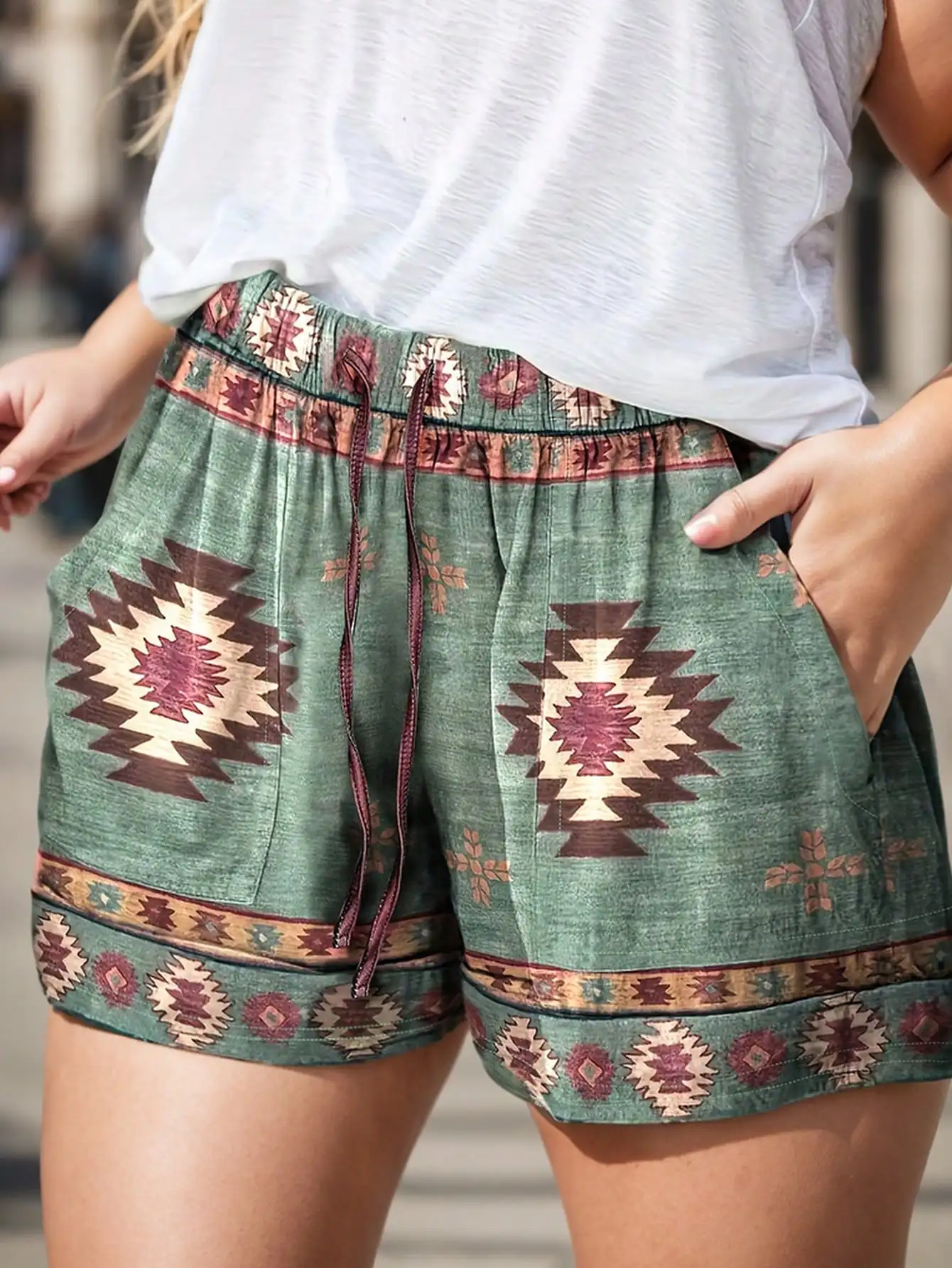 

Женские повседневные шорты больших размеров с геометрическим принтом