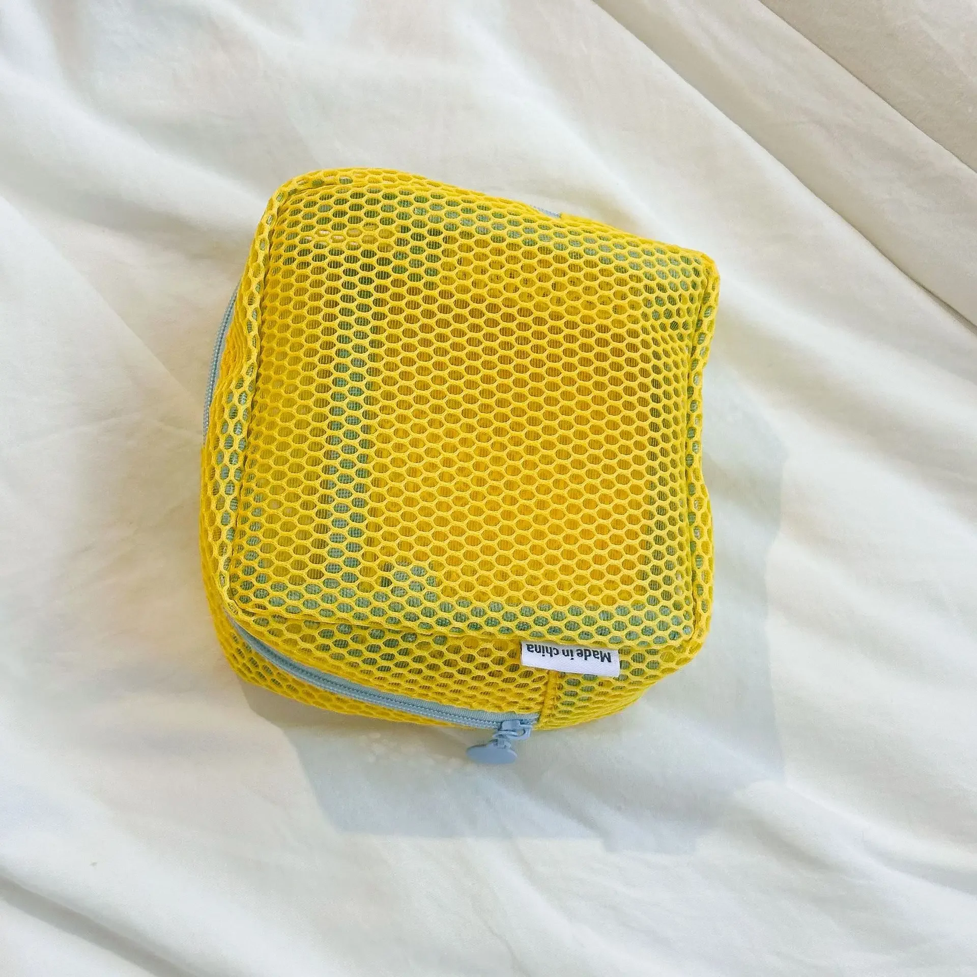 

New Dopamine Grid Tofu Bag Travel Organizer Silicone-Like Cosmetic Case Compact Square Makeup Pouch Portable Lipstick Storage