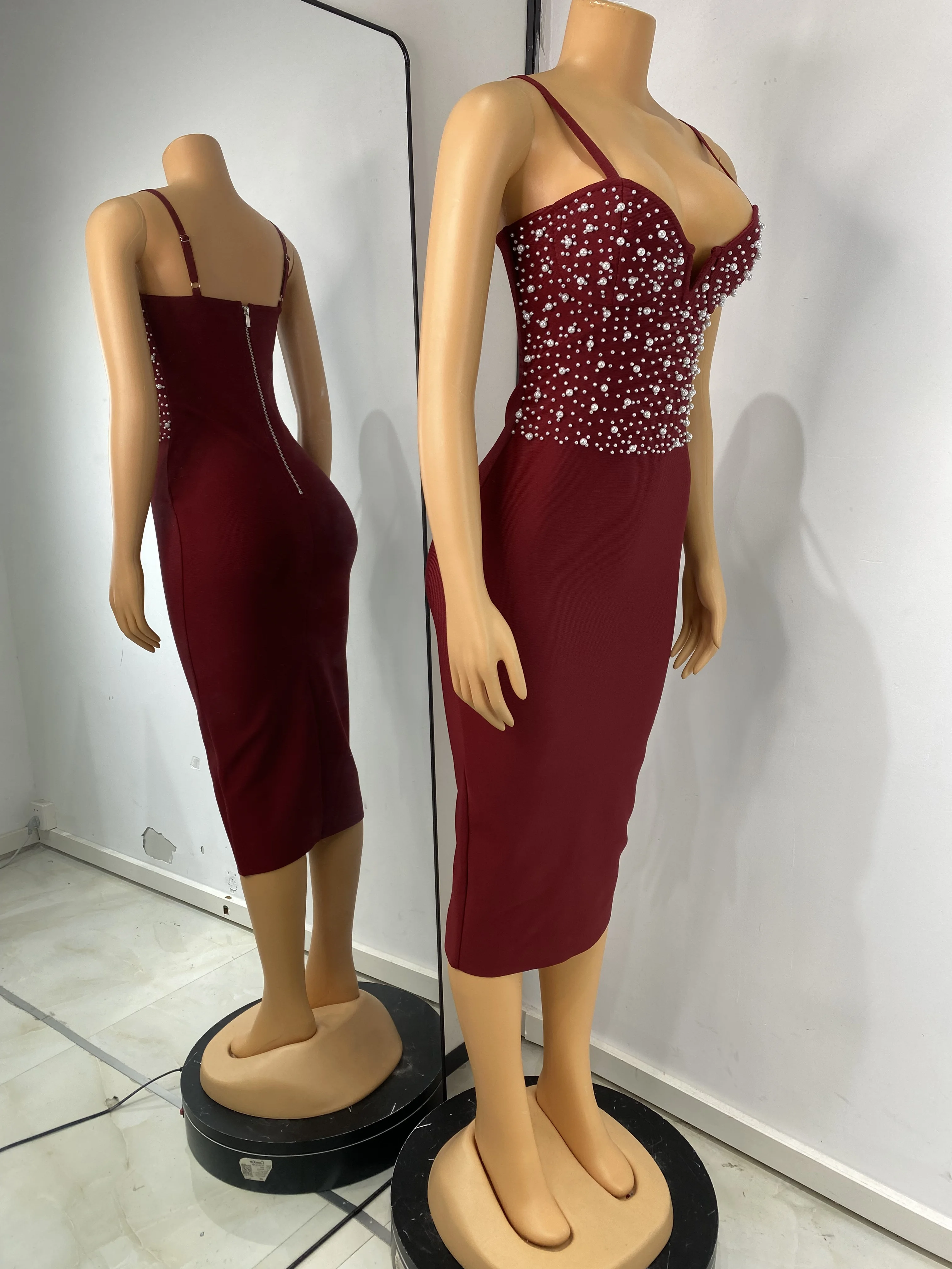 Sukienka bandażowa damska w kolorze burgundowym z perłami, elegancka, na ramiączkach spaghetti, dekolt w serek, midi, długa, w stylu high street, na wieczorne przyjęcie, sukienka biurowa (OL), dropshipping