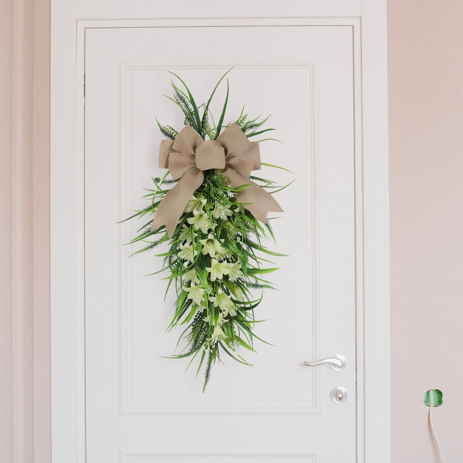 Couronne de fleur de lys simulée, signe de bienvenue de printemps, arc de plante verte, porte, guirxiété de Pâques, décoration de jardin à la maison