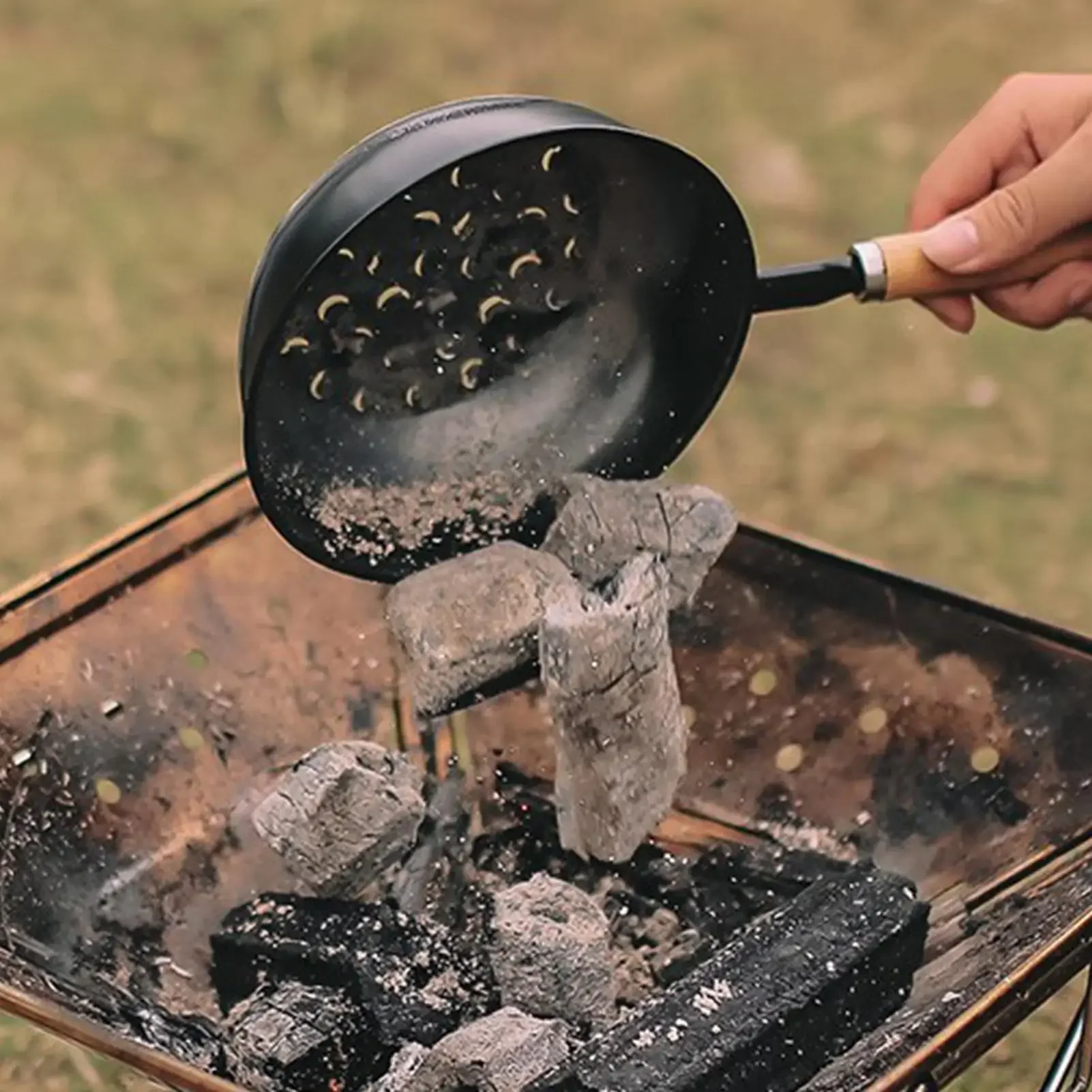 1pc Charcoal Starter Pot With Wooden Handle Outdoor Fire Pot Fire Pot Camping Mini Portable Barbecue Charcoal Stove ﻿ barbecue