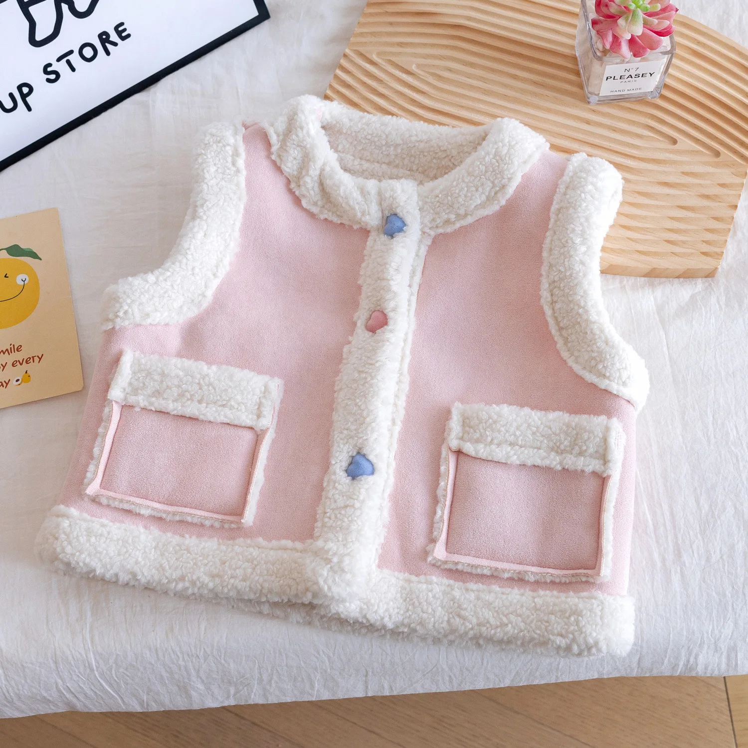 

Infant Baby Girls Wool Vest Sleeless Thicken Warm Love Button Kids Girls Waistcoat New Winter Children Girls Integrate Vest