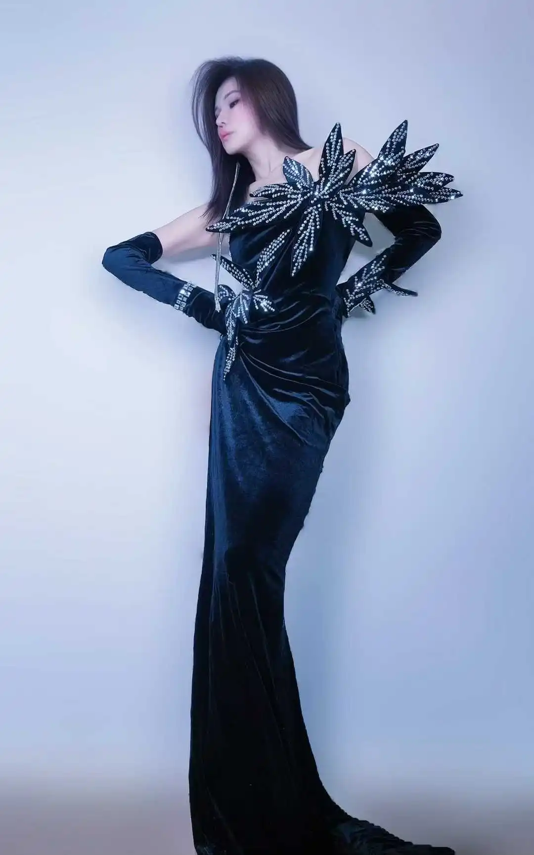 

Women Eye-catching Velvet Long Black Dress Sexy Split Cheongsam Birthday Evening Prom Costumes