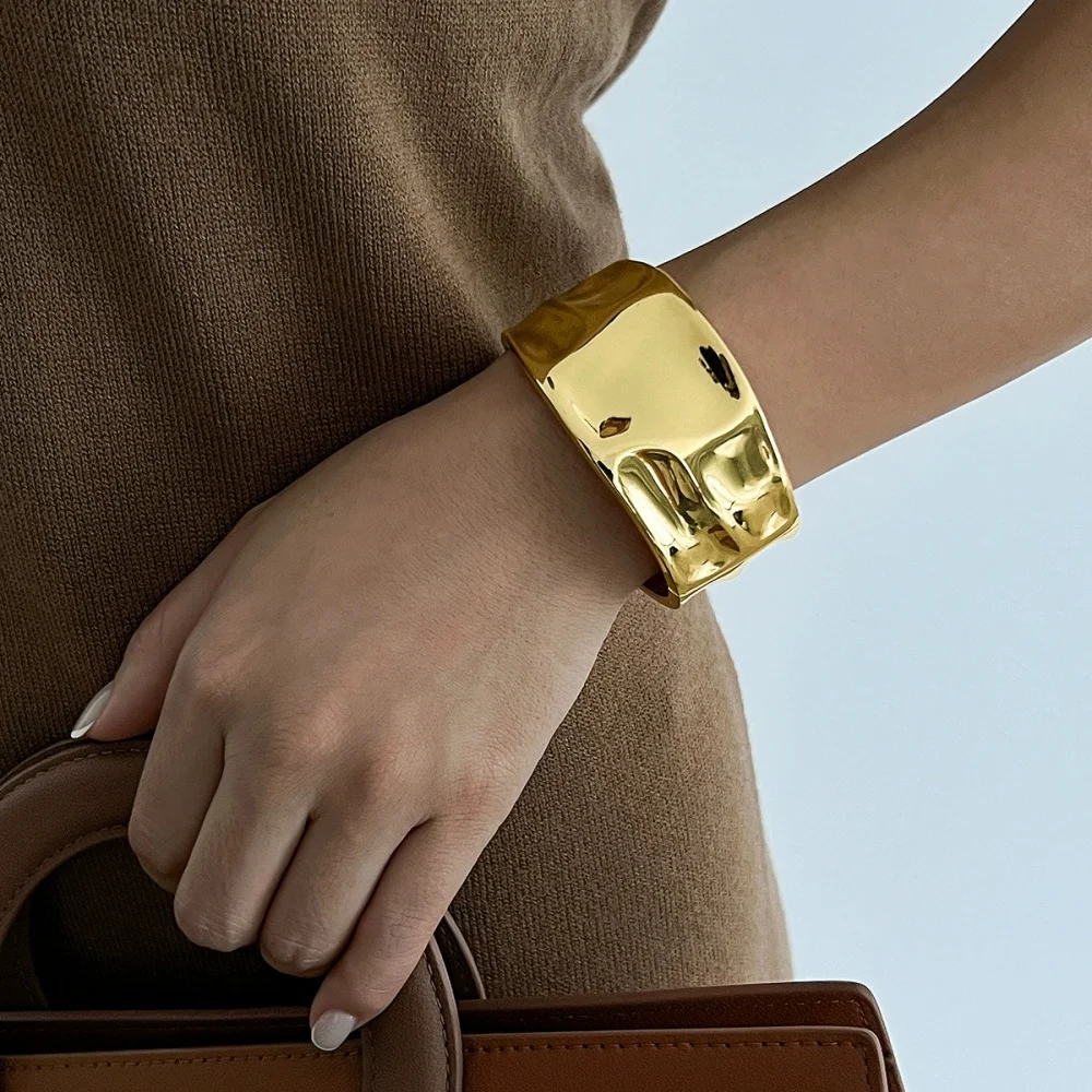 Elegant Fashionable Wide round Bracelet Simple Jewelry for Banquet Gifts