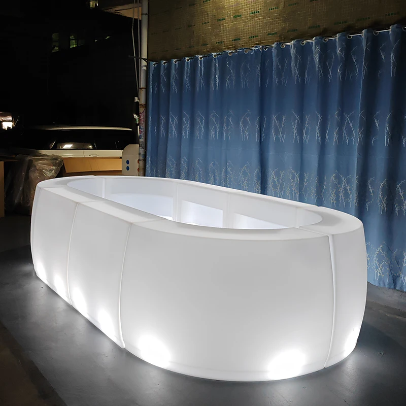 The luminous round bar can be moved. The hotel bar is a watertight mixer before the reception party