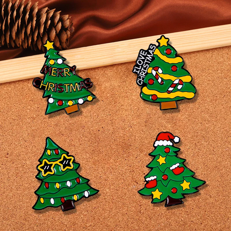 Natal dos desenhos animados esmalte broche árvore de natal gengibre doce homem santa kitty chapéu fantasma metal emblema punk animal pino gif