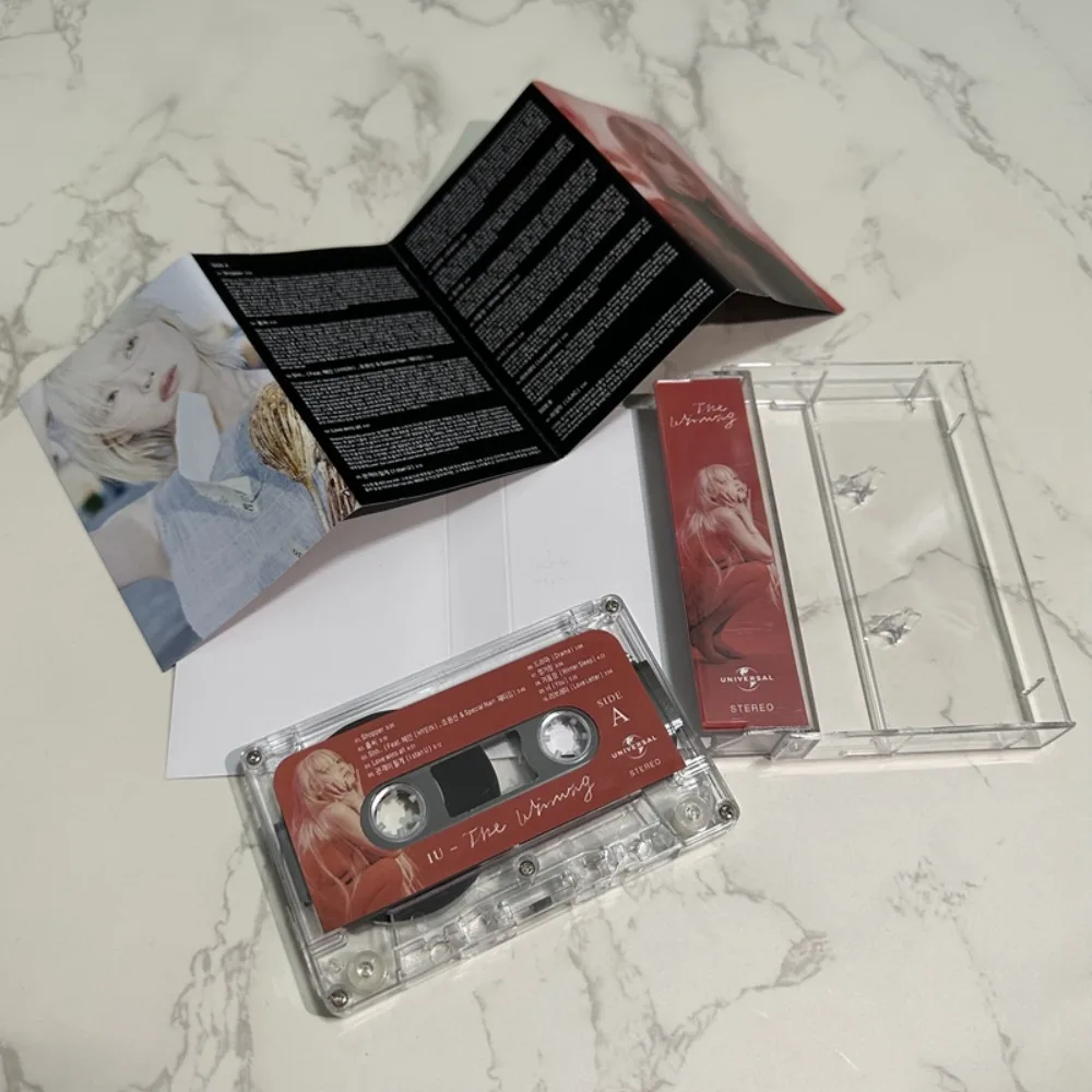 شريط IU Lee Ji Eun The Winning Korean Solo Song Tape العلامة التجارية الجديدة مختومة مع كلمات كتاب K-pop Star مجموعة مراوح البضائع والهدايا