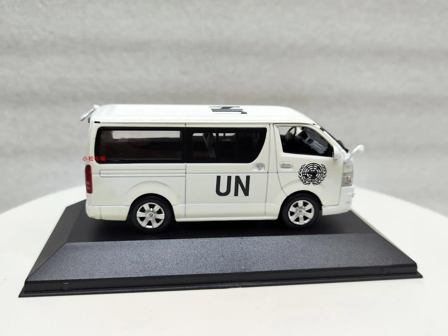 

1:43 HIACE UN Высокая имитация литья под давлением автомобиля, модель из металлического сплава, украшение автомобиля, коллекция подарков