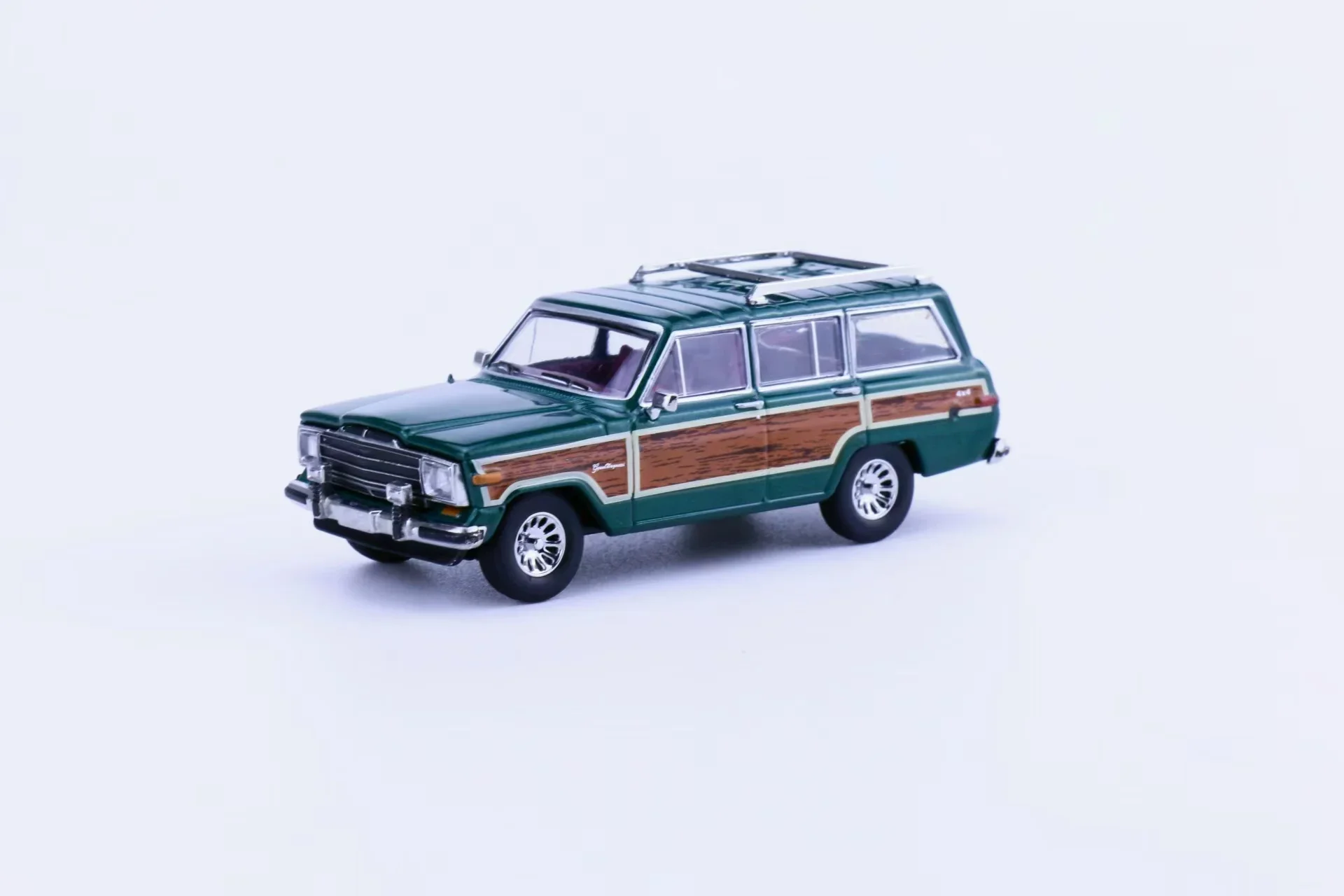 In stock 596 model 1:64 Wagoneer alloy car model