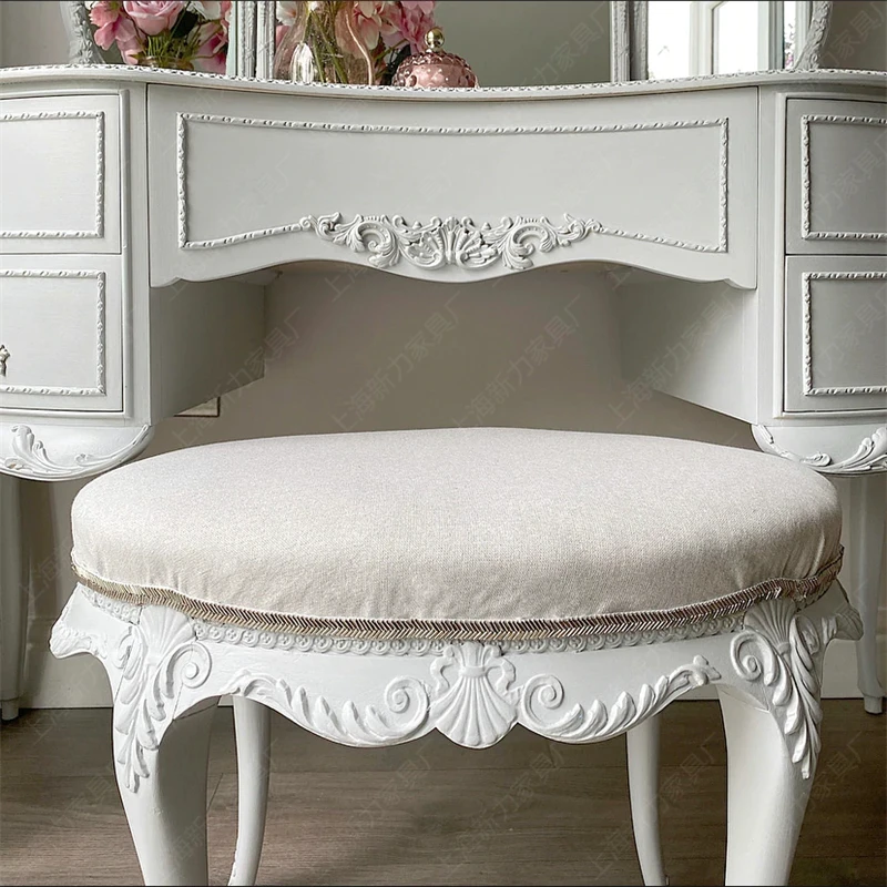 Tavolo da trucco intagliato in legno massello con cassettiera invecchiata vintage bianca francese nordica