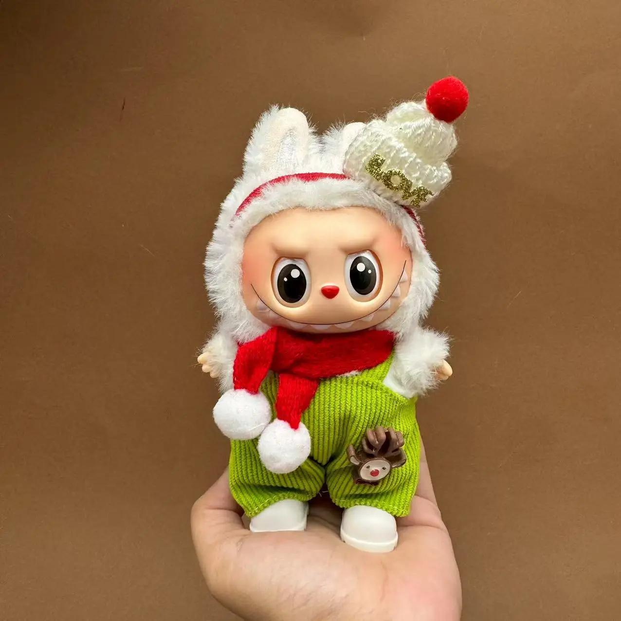 ชุดเสื้อผ้า Labubu: ชุดกวางเรนเดียร์คริสต์มาส (ชุดเทศกาลสีแดง) สำหรับ V1/V2/V3 - ชุด Labubu ของขวัญวันหยุดเทศกาลคริสต์มาส