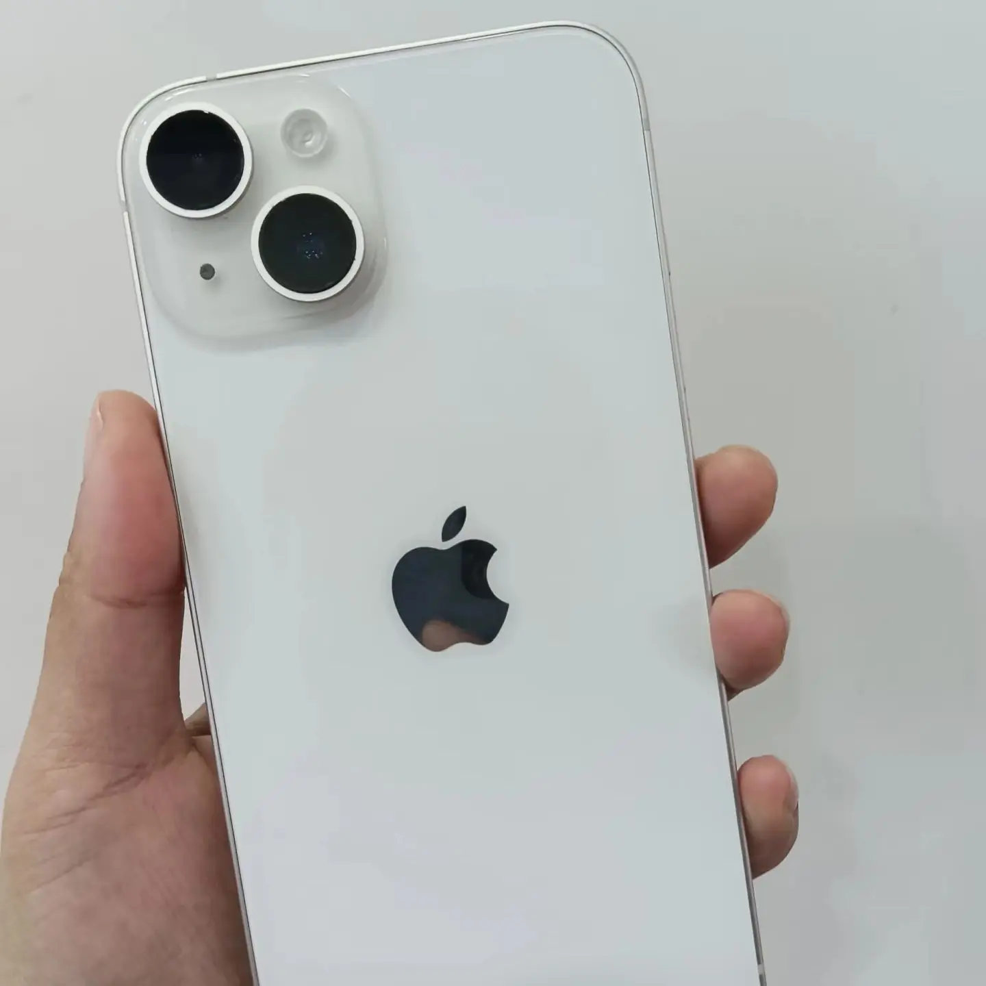 هاتف Apple iphone 14 مقاس 6.1 بوصة جميع الألوان بحالة جيدة بقدرة 3279 مللي أمبير في الساعة مستعمل