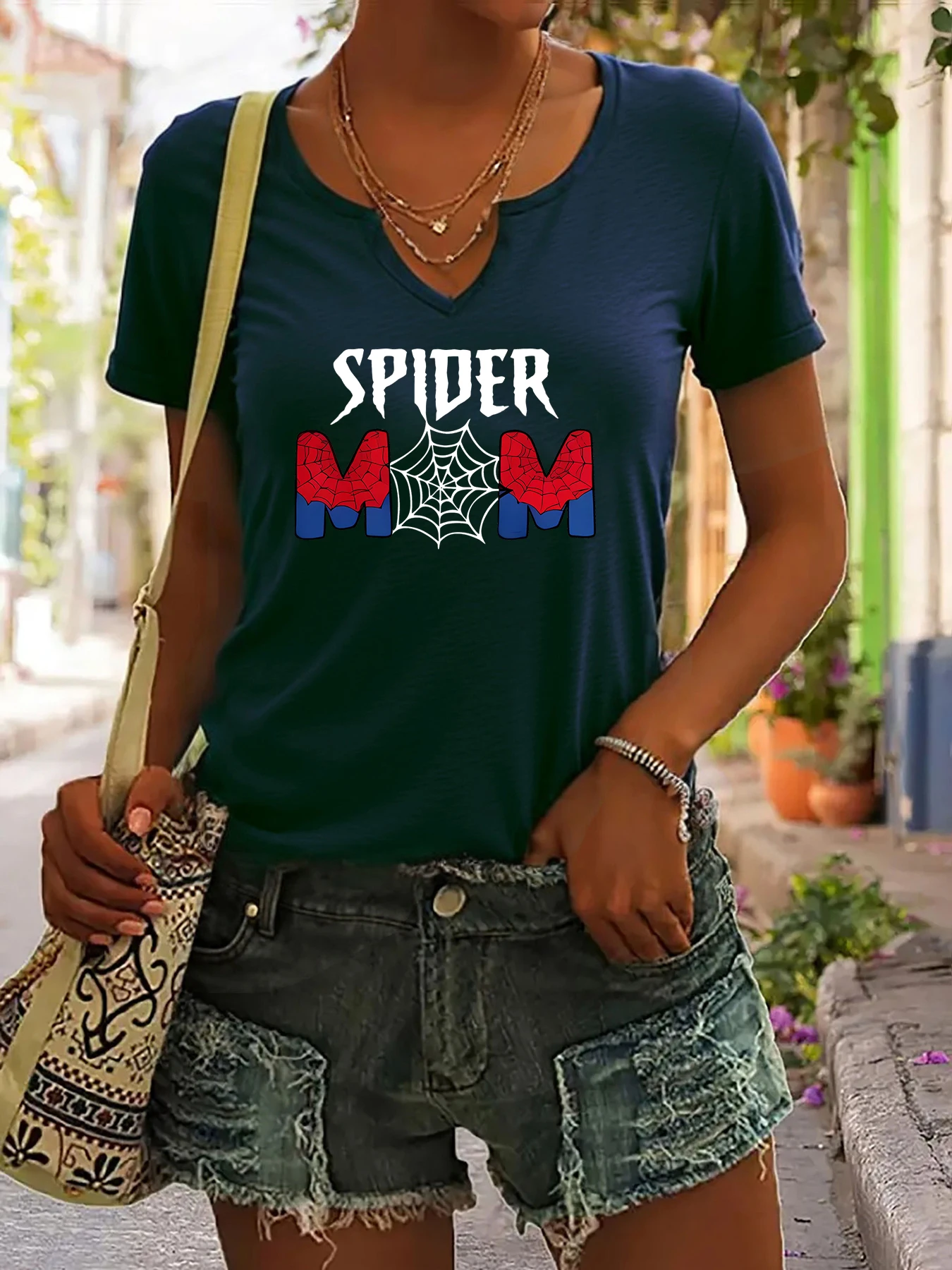 Damen-Sommer-T-Shirt mit V-Ausschnitt und kurzen Ärmeln, Spider Mom-Schriftzug und Spinnennetz-Grafikdruck, lässiges Mom Life-T-Shirt – Detail 5