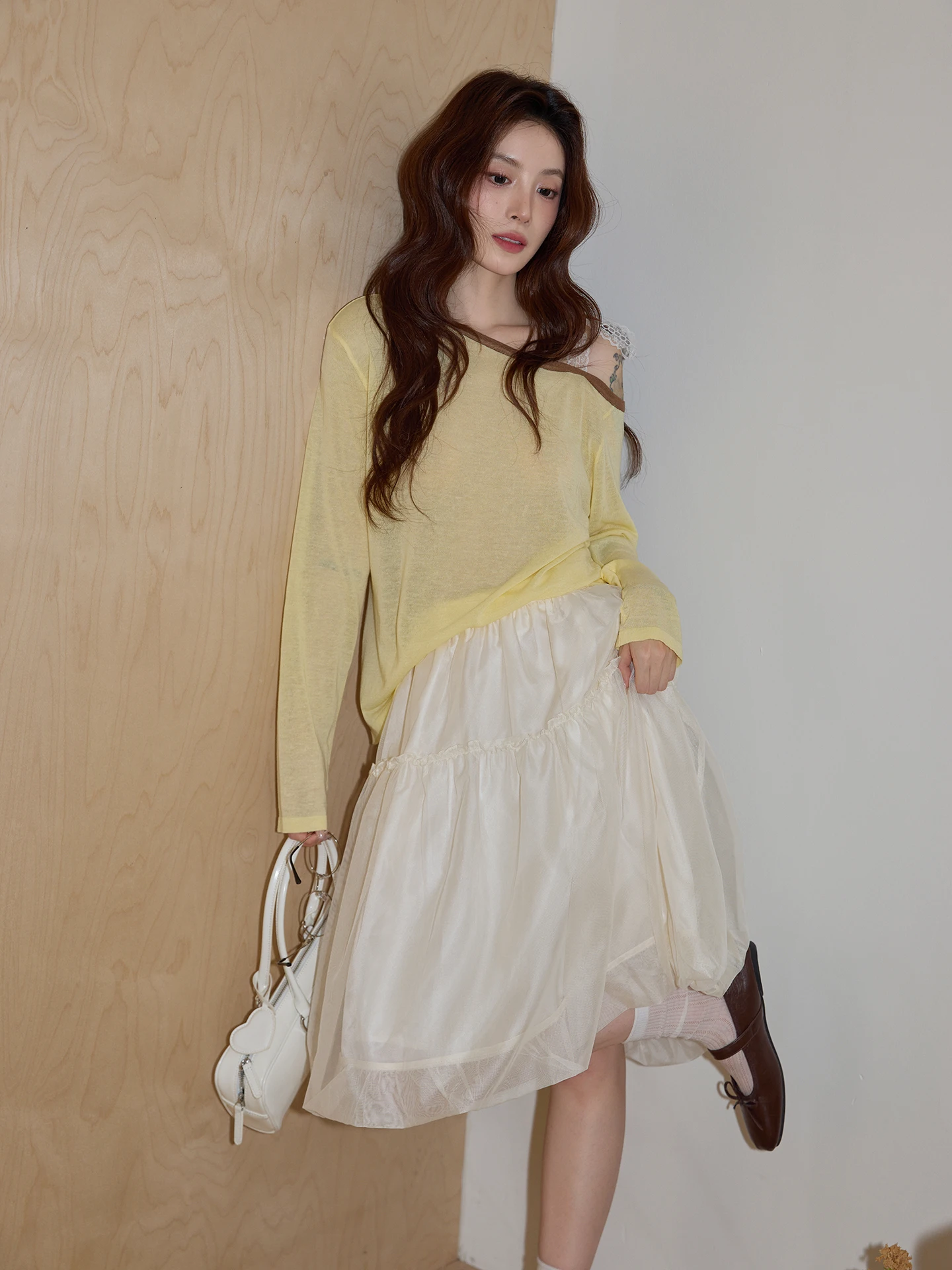 

Желтый вязаный топ с открытыми плечами и кружевом, женская летняя тонкая солнцезащитная накидка, повседневный стиль, стандартный крой, трикотаж с длинными рукавами