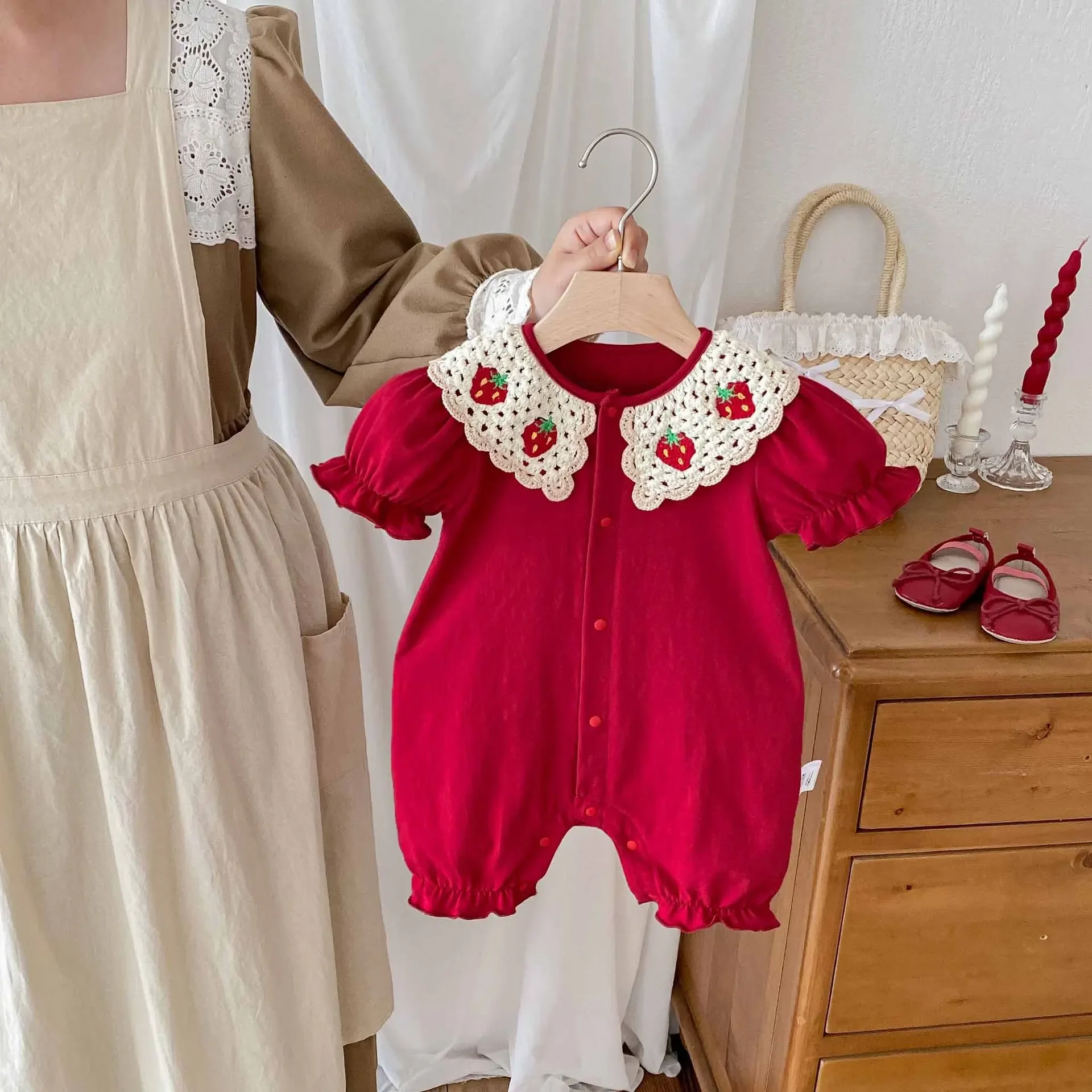 

0-2Y Baby Girls Clothes Strawberry Embroidery Baby Rompers Toddler Girls Jumpsuits