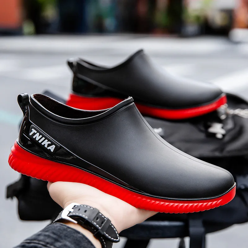 Fashionable Men's Low-Top Rain Boots Waterproof Cleaning Car Riding Kitchen Work Booties Spring Autumn Season Youth Plastic S...