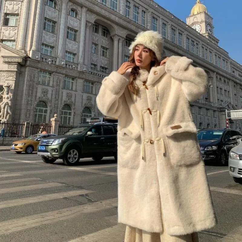 2024 New Women\'s Horn Button Fur Coat Long Thick Warm Mink Fur One-piece Real Fur Coat Hooded Large Pockets Winter Fashion Coat