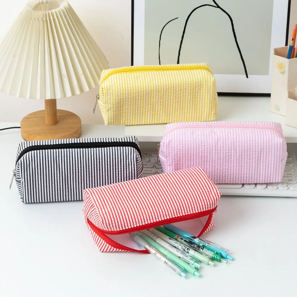 New Zipper Cosmetic Bag Large Capacity Seersucker Ruffle Storage Bag Stripe Makeup Bag Travel