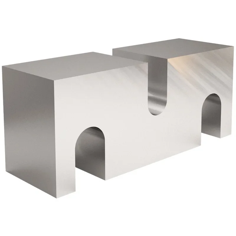 

Clothing store Nakajima, flowing water table, stainless steel brushed display table, display table, shoes and bags