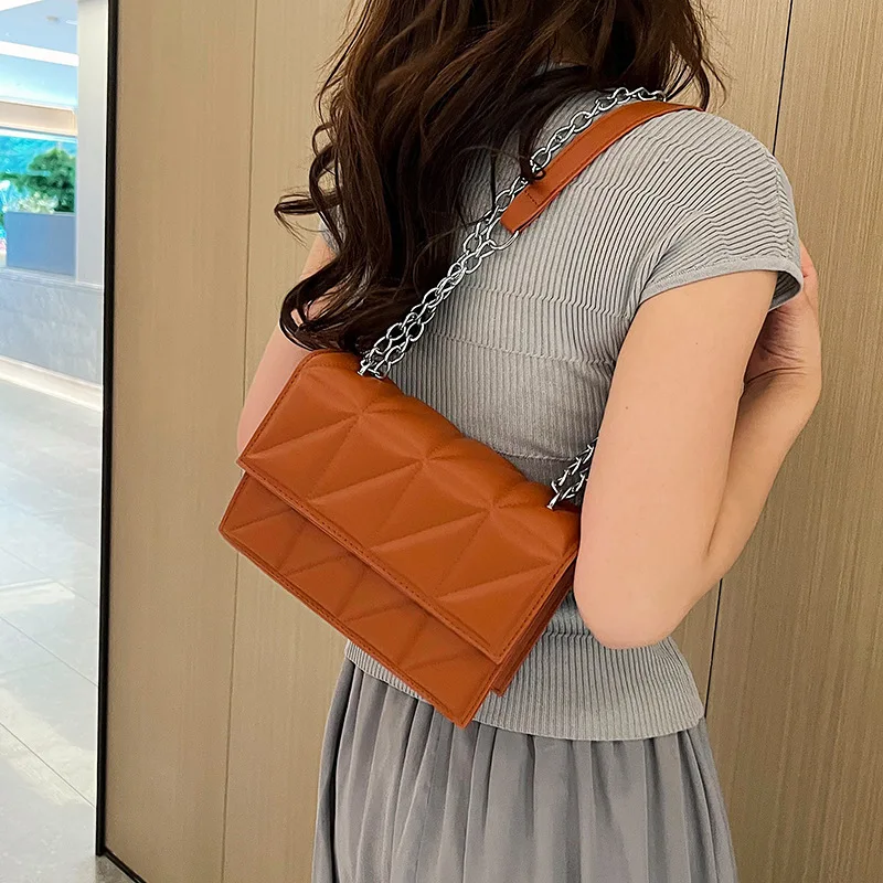 2024 spring and summer diamond lattice small bag women\'s bag fashion temperament chain armpit bag commuting high quality single