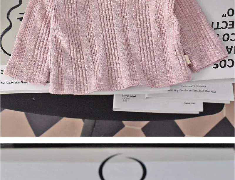 Koreanisches Mädchen-Basisshirt für Frühling und Herbst, langärmelig für junge Mädchen. Stilvolles Kinder-Shirt mit Cartoon-Erdbeer-Motiv. – Detail 12