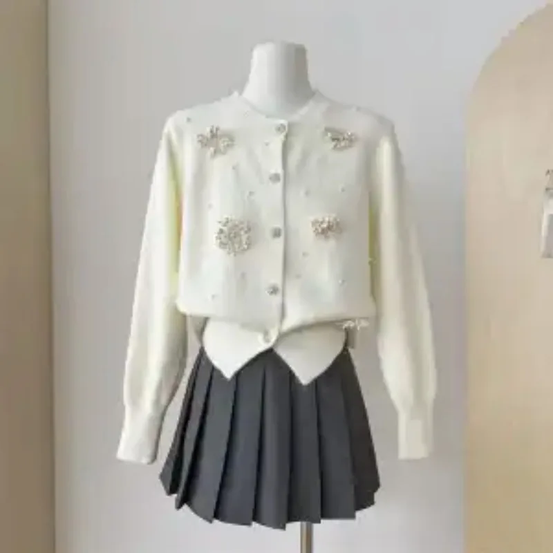 

Стильный свитер с круглым вырезом и бисером, вязаный повседневный топ, однотонные пуговицы, длинные рукава и пуговицы