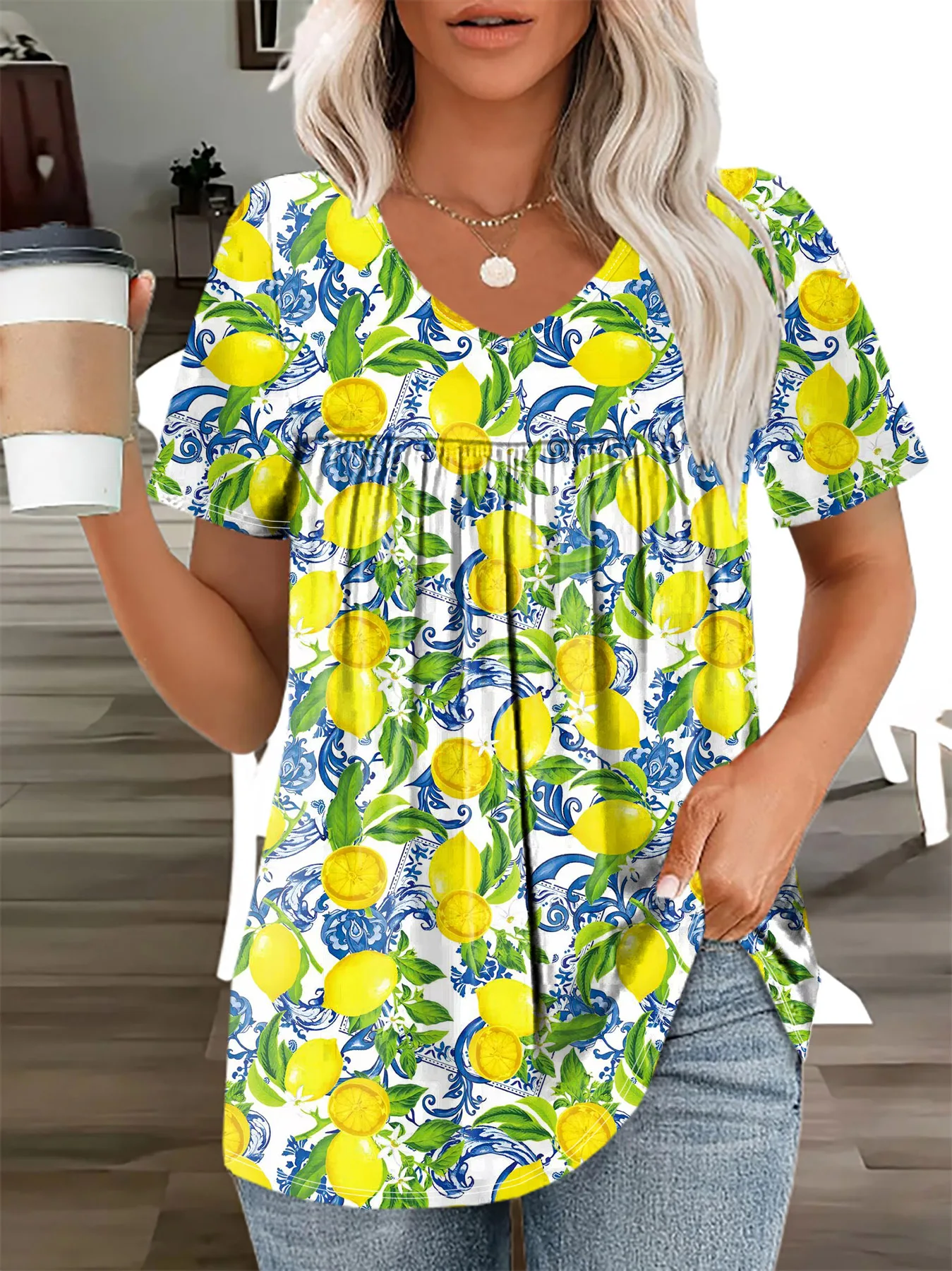 Camiseta de manga corta a la moda para mujer talla grande con estampado plisado de limón en el pecho