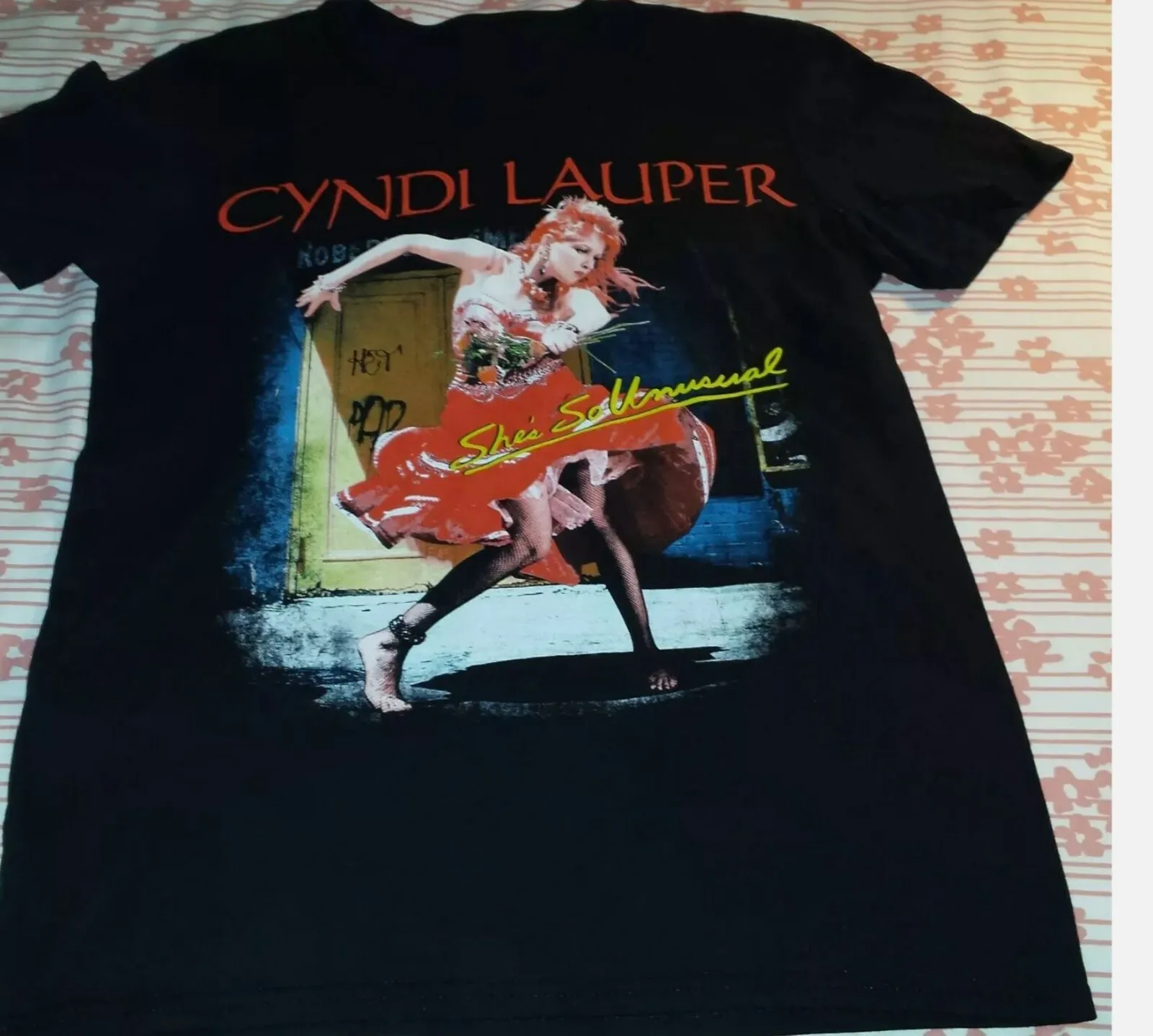 

Vintage Cyndi Lauper She's So Unusual T-Shirt Size S To 345xl