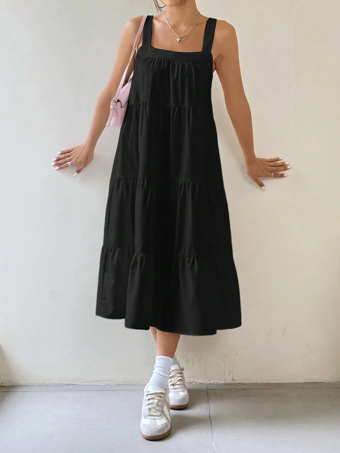 

Women's Black Solid Tiered A-Line Sleeveless Square Neck Midi Dress