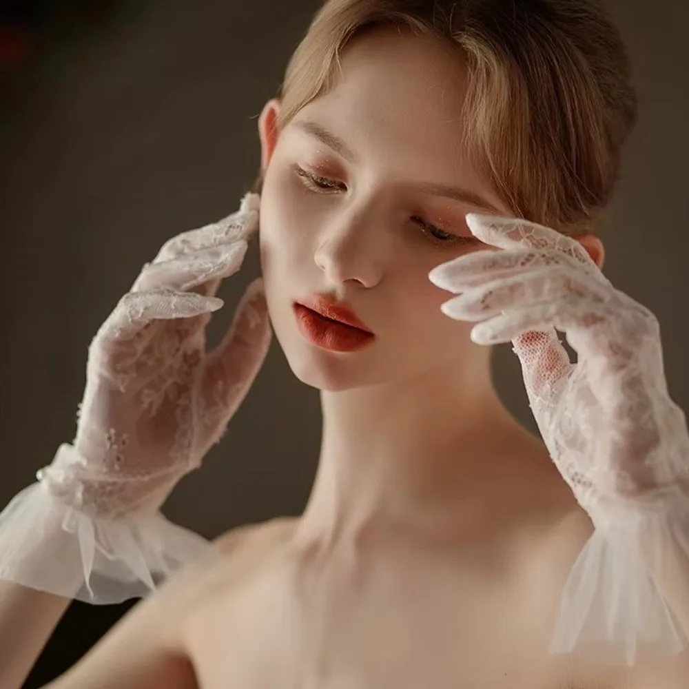 Breathable Pearls Decoration Fingerless Lace Gloves Ruffle Edge Thin Bridal Arm Sleeves Solid Color Mesh Wedding Gloves Women