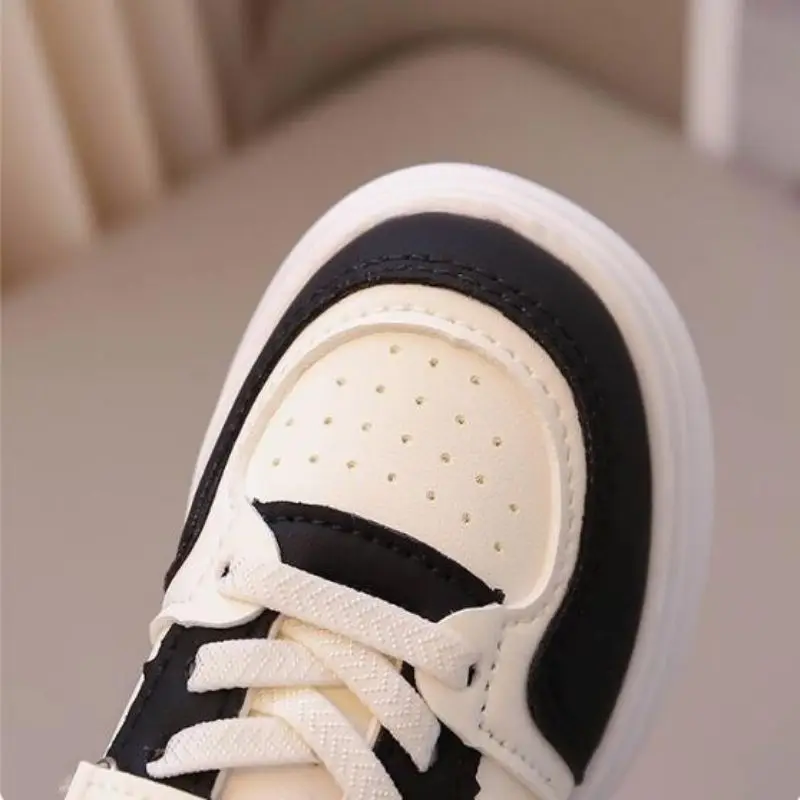 Girls' Little White Shoes 2024 Autumn New Style Breathable Children's Board Shoes Soft Bottom Casual Sports Shoes