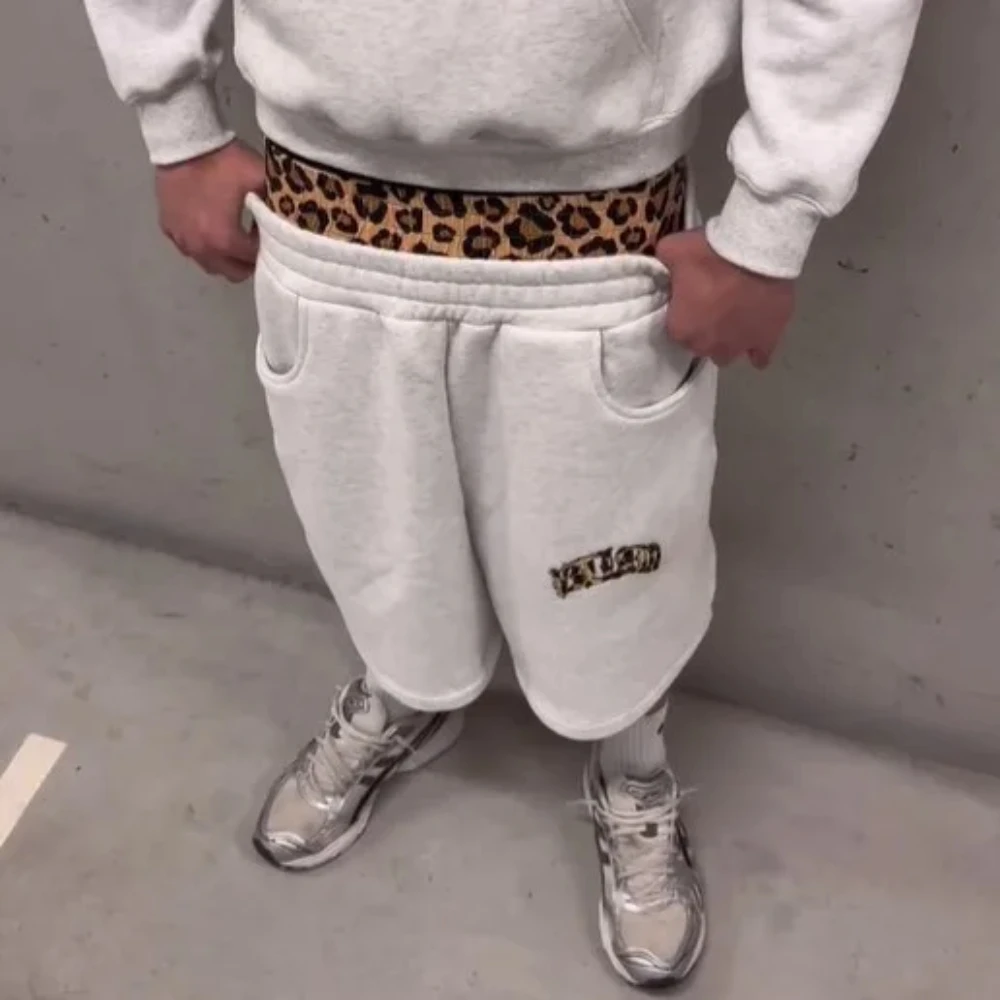 กางเกงขาสั้นลำลองสไตล์สตรีทแฟชั่นสำหรับผู้ชายและผู้หญิง สวมใส่สบาย ใช้งานได้หลากหลาย สไตล์พังก์ ฮิปฮอป ปักลาย แฟชั่นฤดูใบไม้ผลิและฤดูร้อน สไตล์ Y2K กางเกงกีฬา