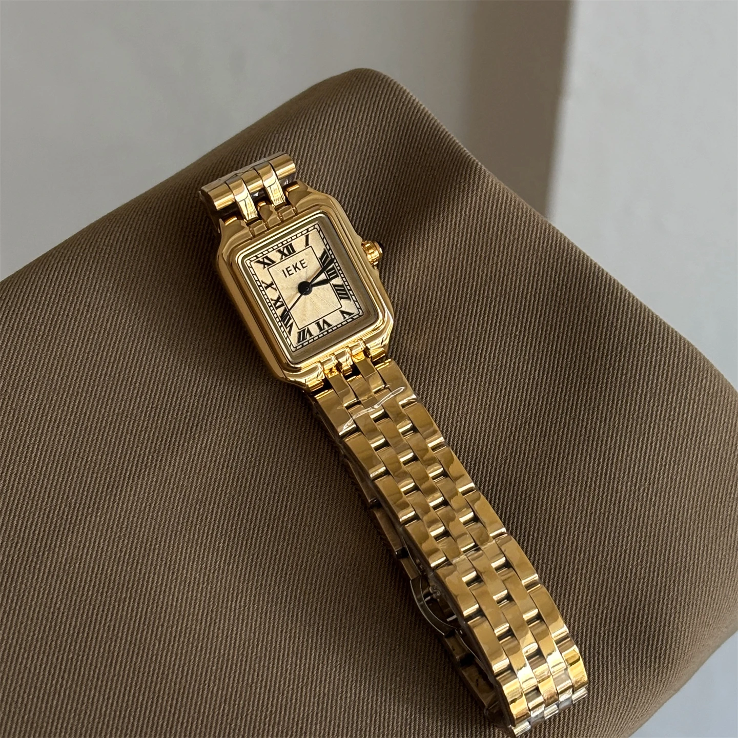 Korean version of high-value niche design square watch women's light luxury metal Roman retro women's watch