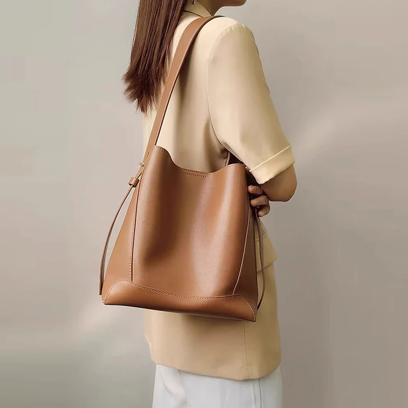 New Women's Bucket Bag Solid Color Lightweight Tote Bag Premium High Capacity Underarm Bag Versatile PU Shoulder Bag