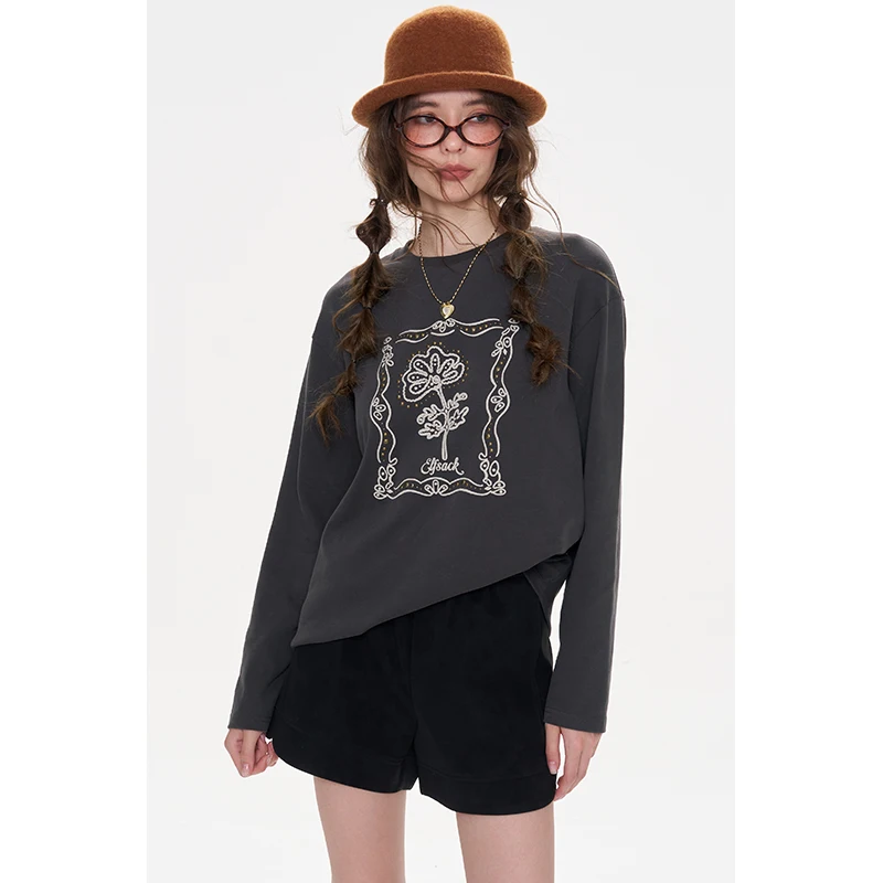ELFSACK Women's Casual Graphic Ringer T-Shirt with Letter Print, Vintage Contrast Crewneck Tee, Chic Daily Wear Top