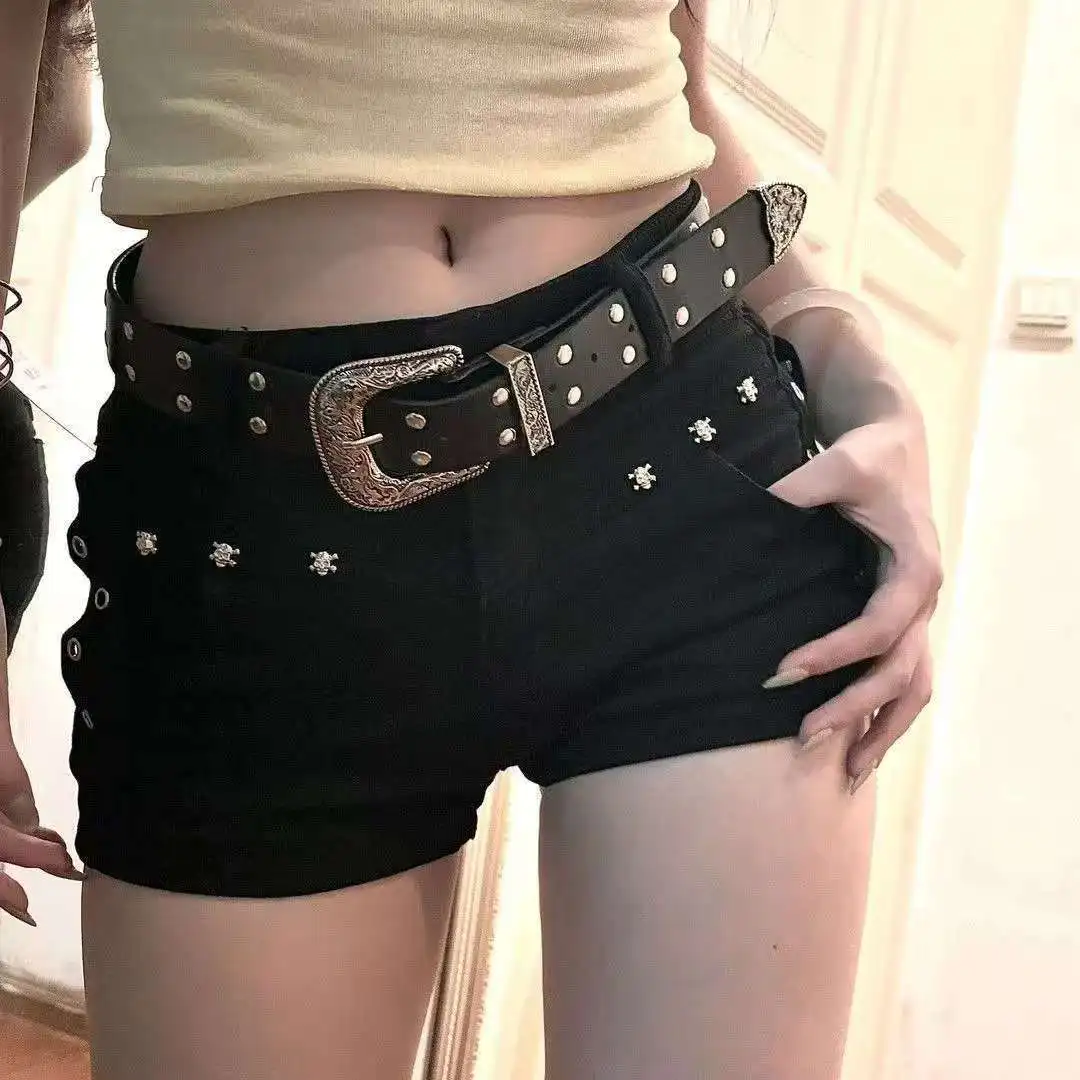 Gothic Shorts American Edgy Y2K Skinny Black Jeans with Studs Designer Denim Hot Pants for Women Low-Rise Slimming Shorts