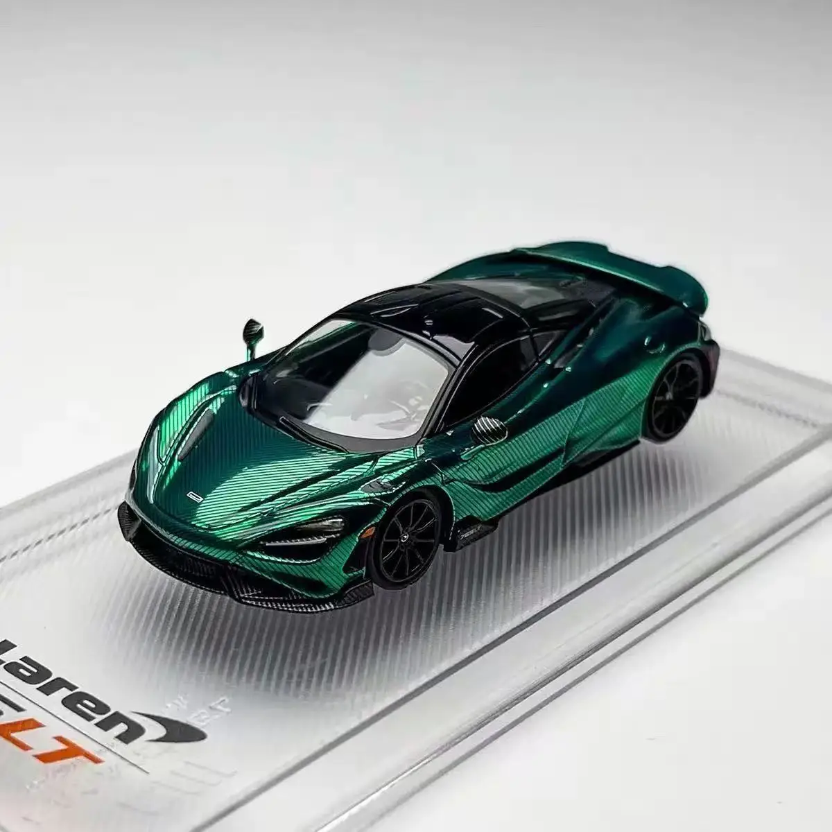 

CM Model 1: 64 765LT Electroplated all-carbon green alloy car model