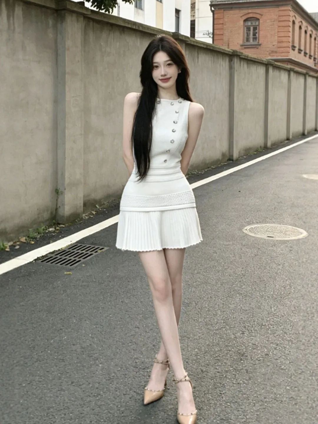 

Комплект в корейском стиле: мягкий вязаный топ и юбка. Модный летний комплект 2026 года: удобная короткая юбка со средней посадкой на талии и футболка с круглым вырезом.