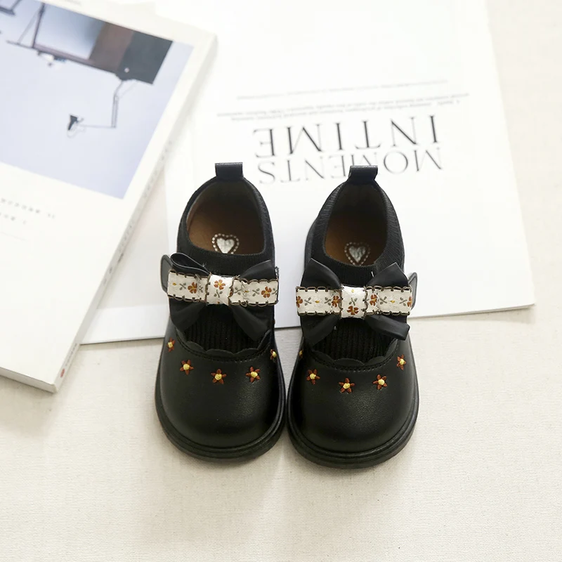 

2025 Autumn New Girls Leather Shoes Sweet Princess Kids Floral Flats Round Toes Versatile Children Casual Shoes Non-slip Trendy